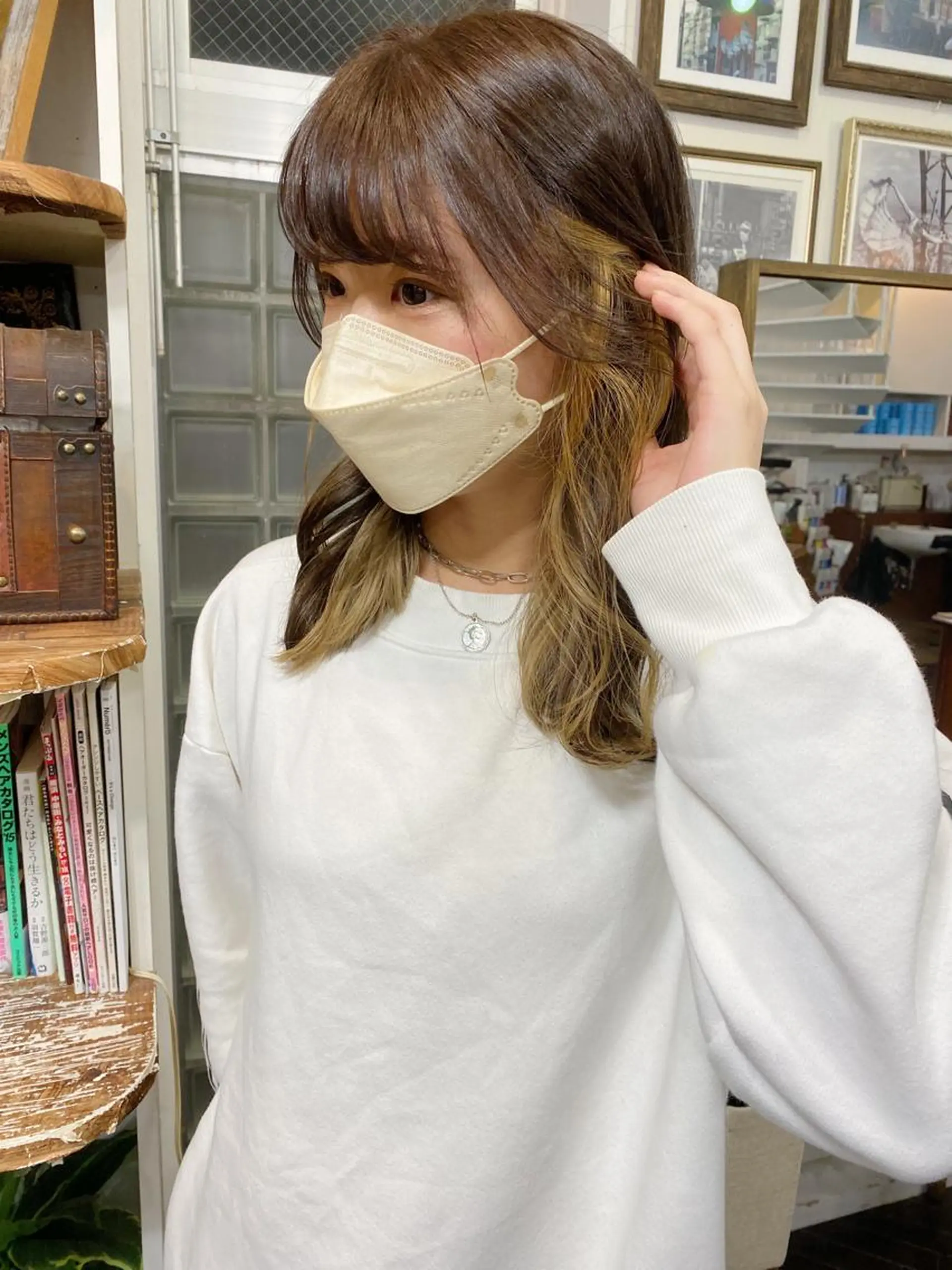 ミディアム カラー インナーカラー ヘアカラー モモカ/ハイトーン /バレイヤージュのヘアスタイル