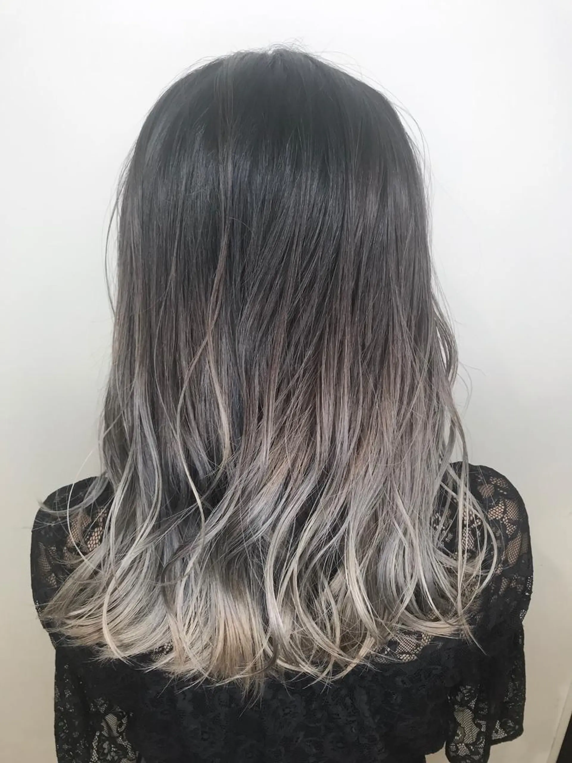 ミディアム カラー ブリーチ ケアブリーチ グラデーションカラー ハイライトカラー イルミナカラー 髪質改善カラー韓国風 レイヤーtudaのヘアスタイル