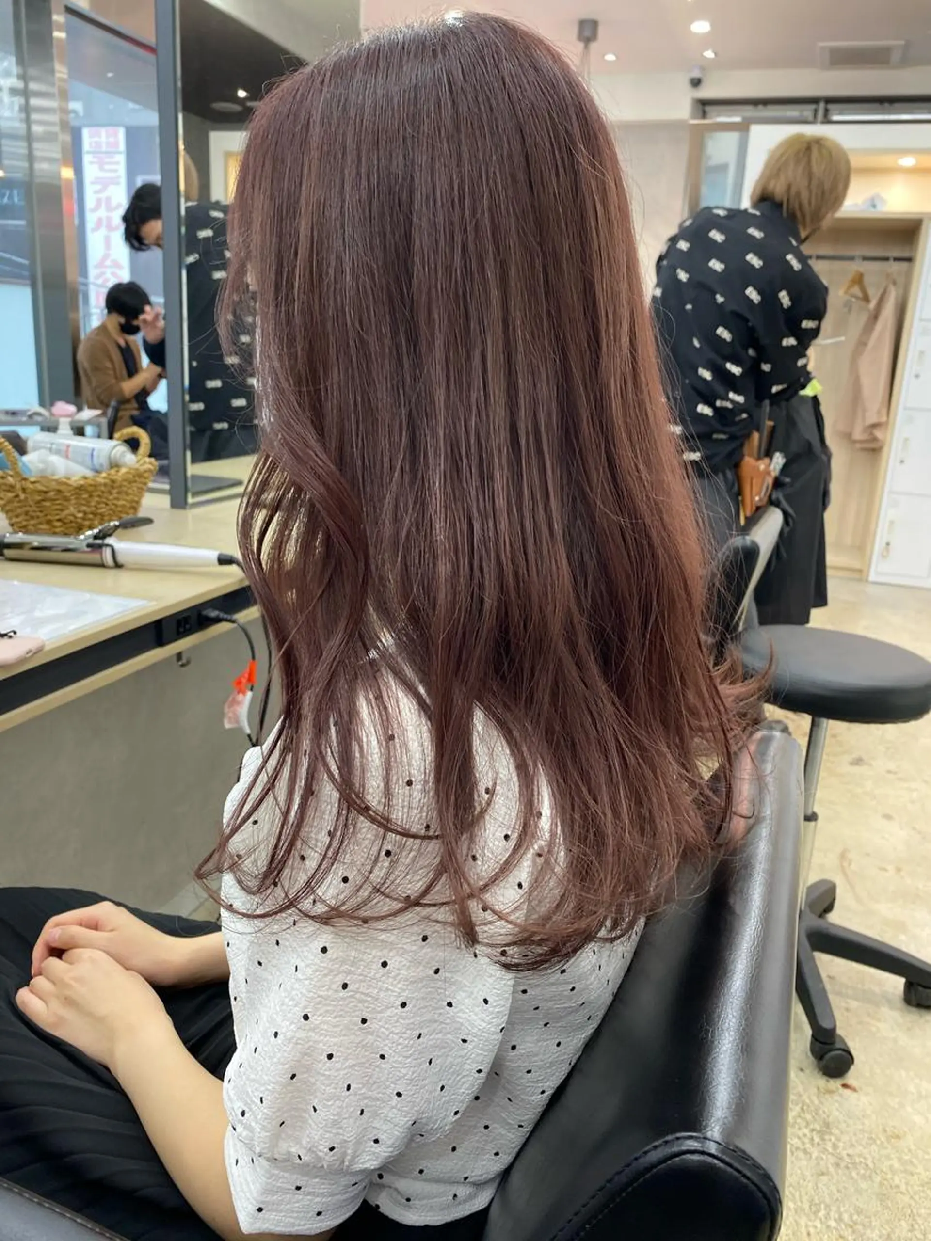 ロング カラー オリーブ/アッシュ やわらか透明感カラーのヘアスタイル