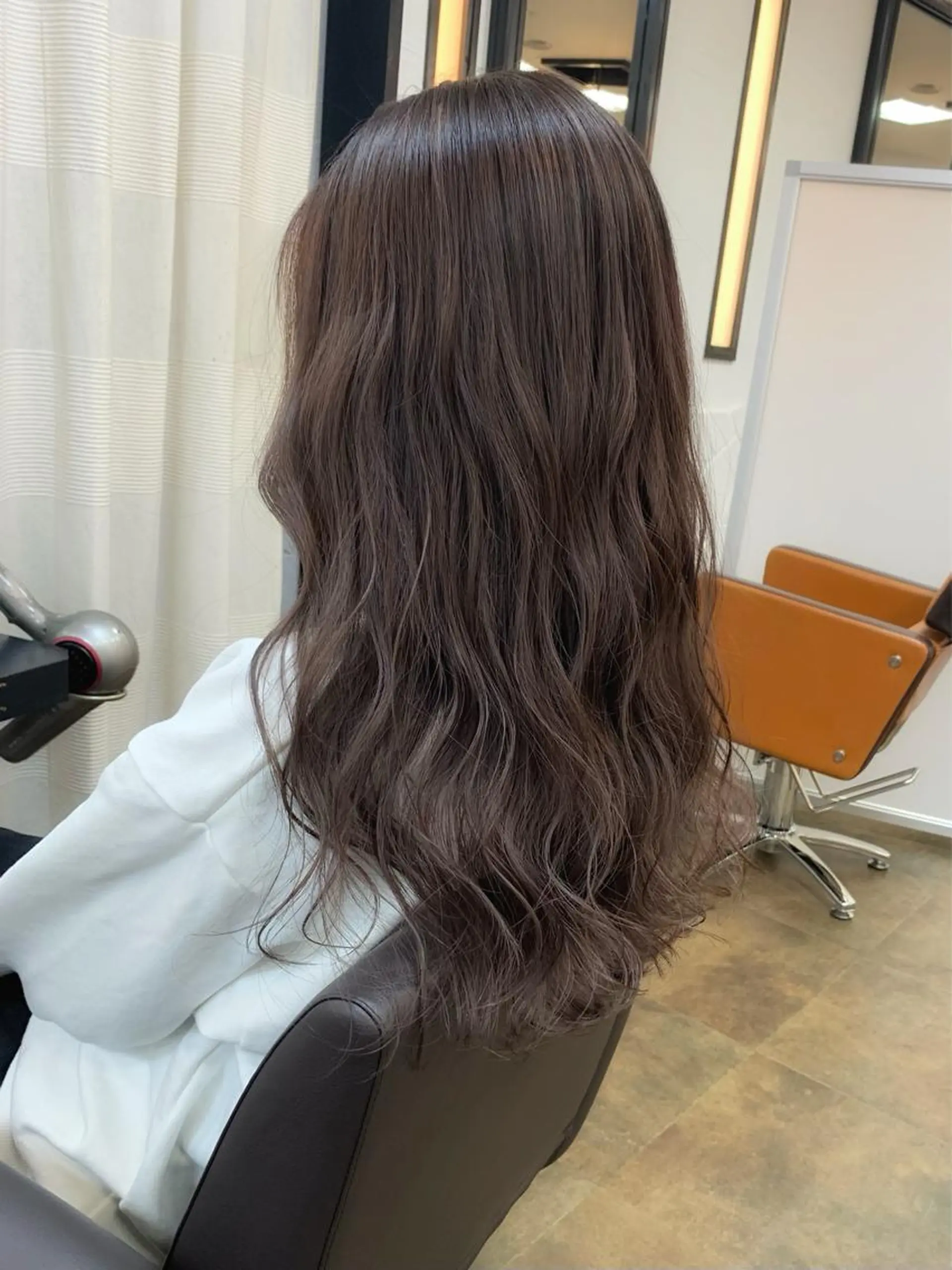 セミロング カラー グレージュ シアーグレージュ 矢野 晃平のヘアスタイル