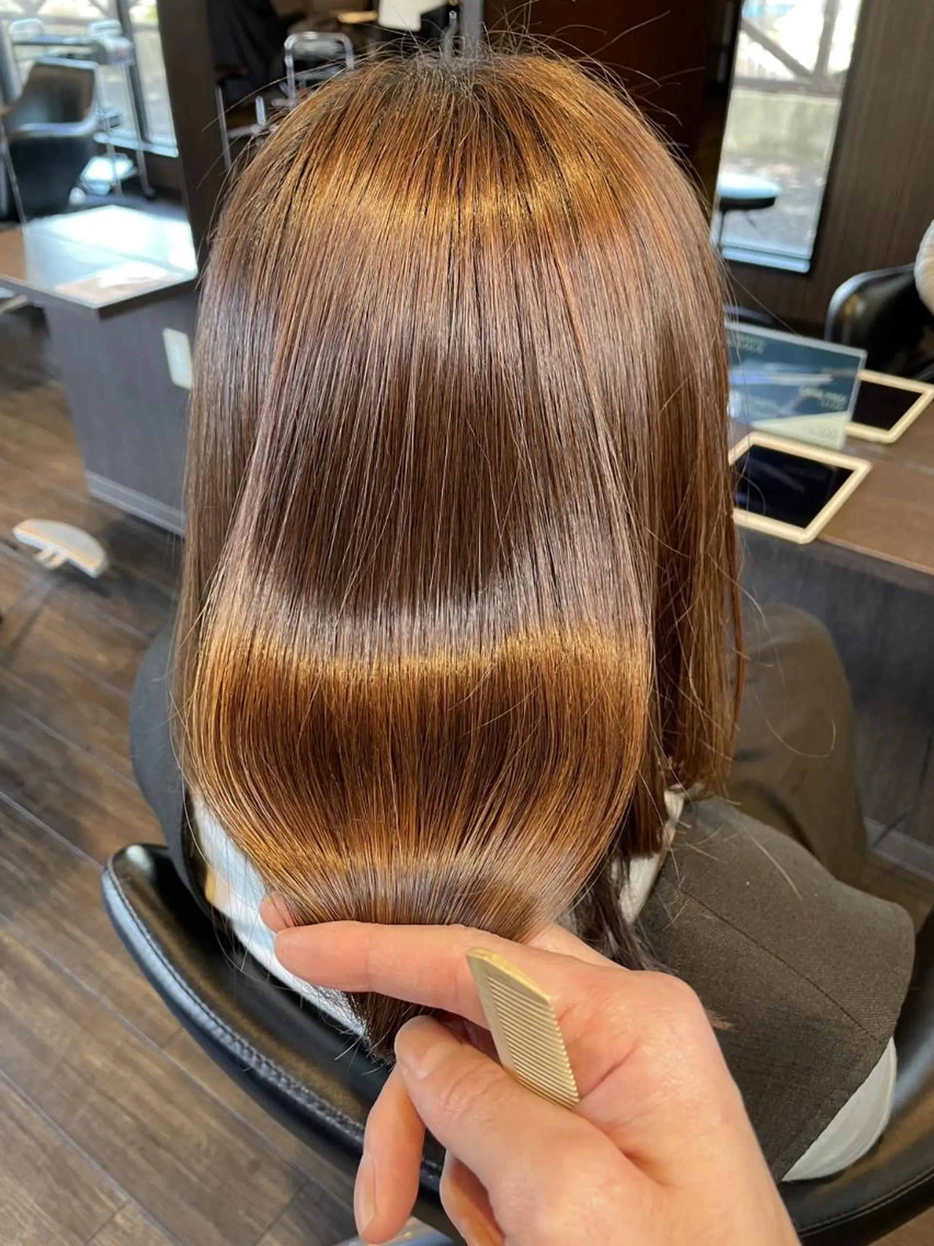 ミディアム 縮毛矯正 臼井 美羽のヘアスタイル