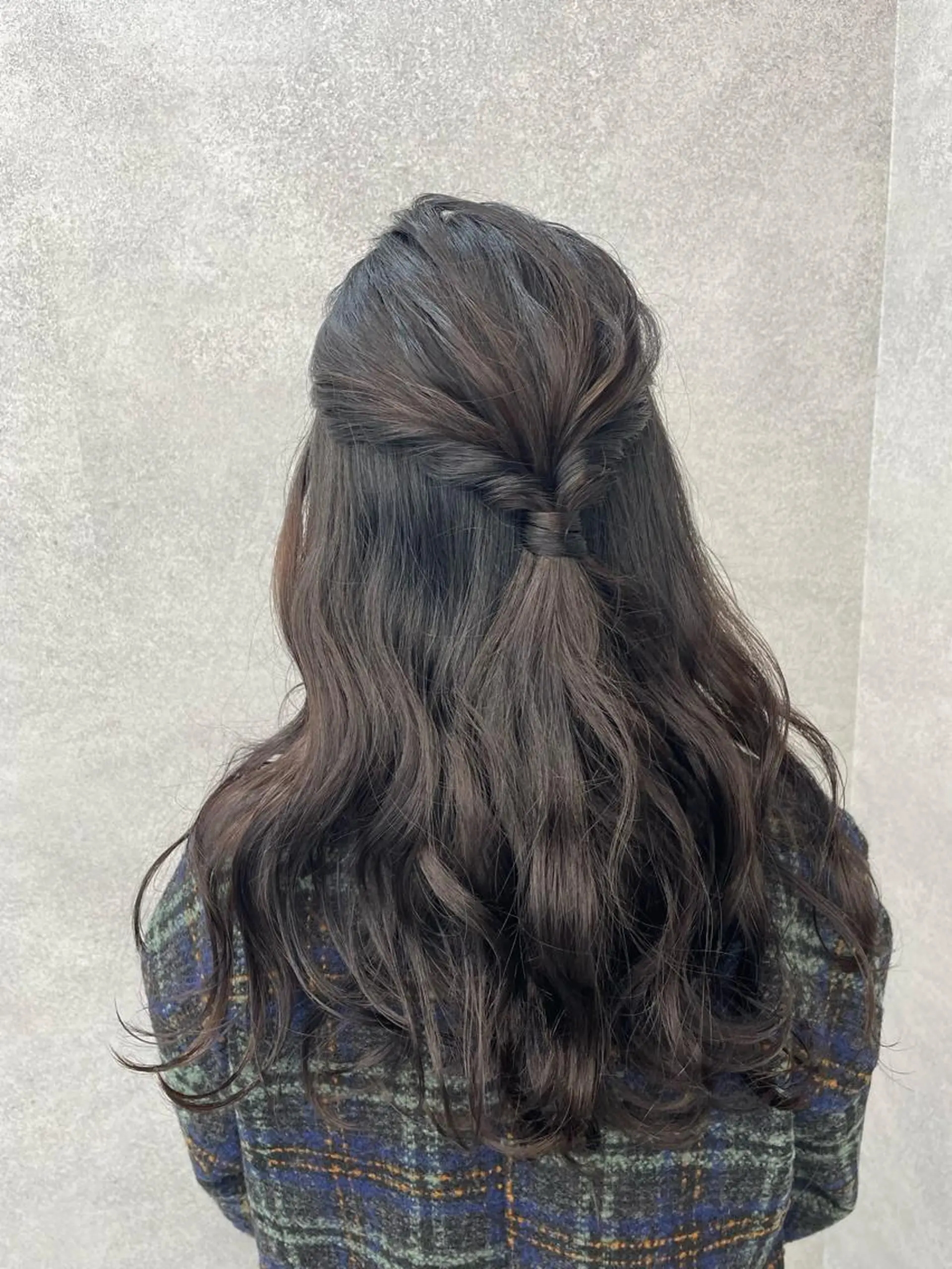 ロング ヘアアレンジ ハーフアップ デート 口コミ高評価✨ 安達ももかのマツエク・マツパデザイン