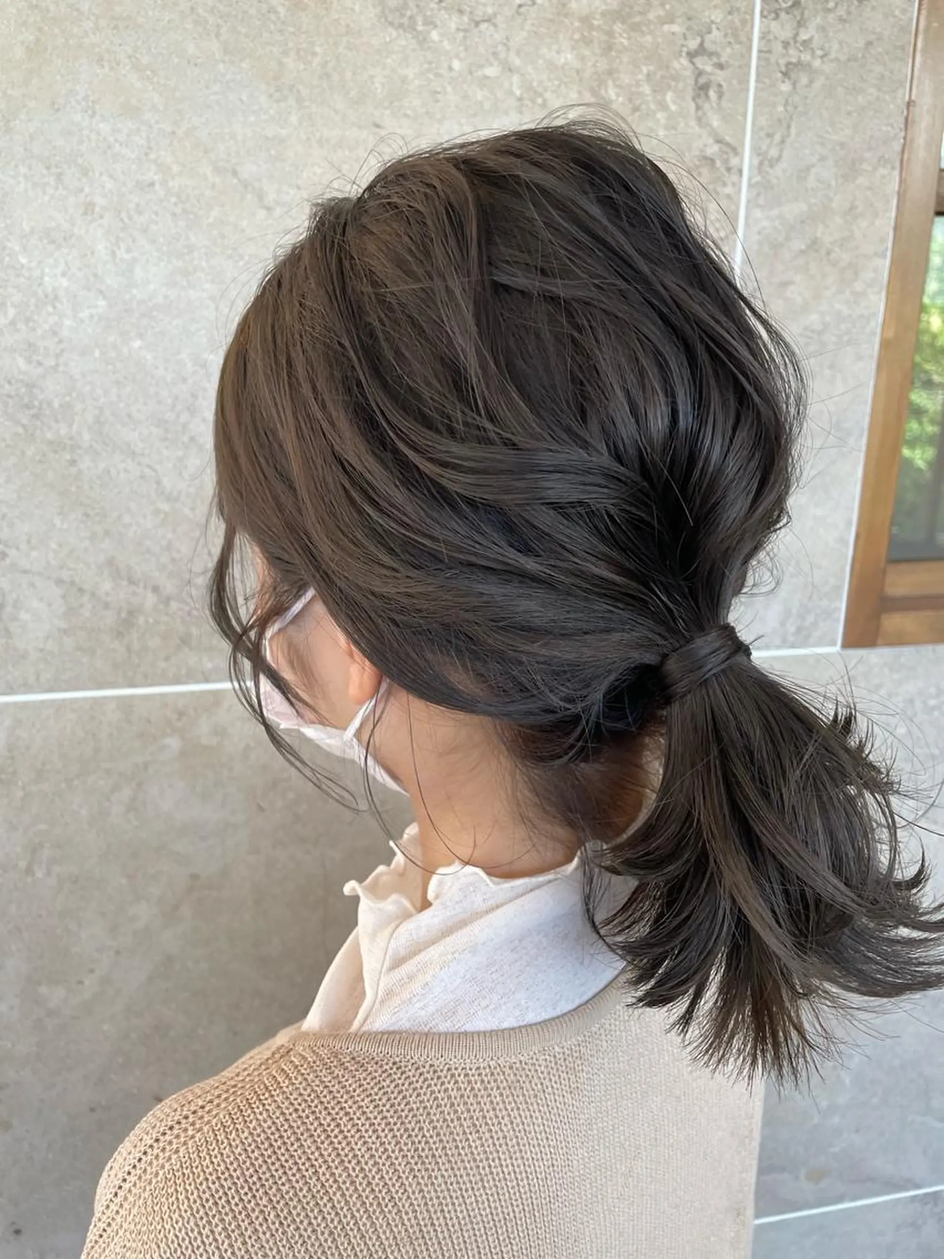 セミロング ブリーチなしベージュ カラー佐藤華厘のヘアスタイル