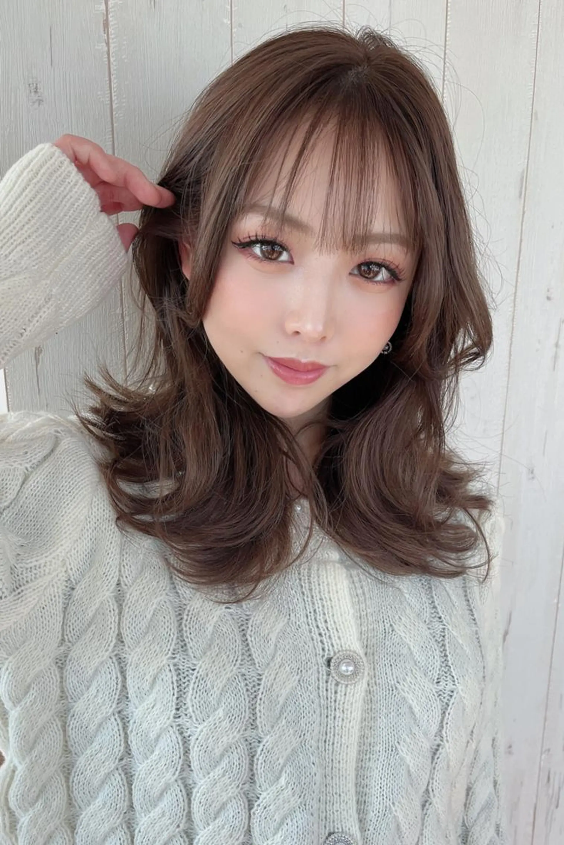 ミディアム HITOMI .のヘアスタイル