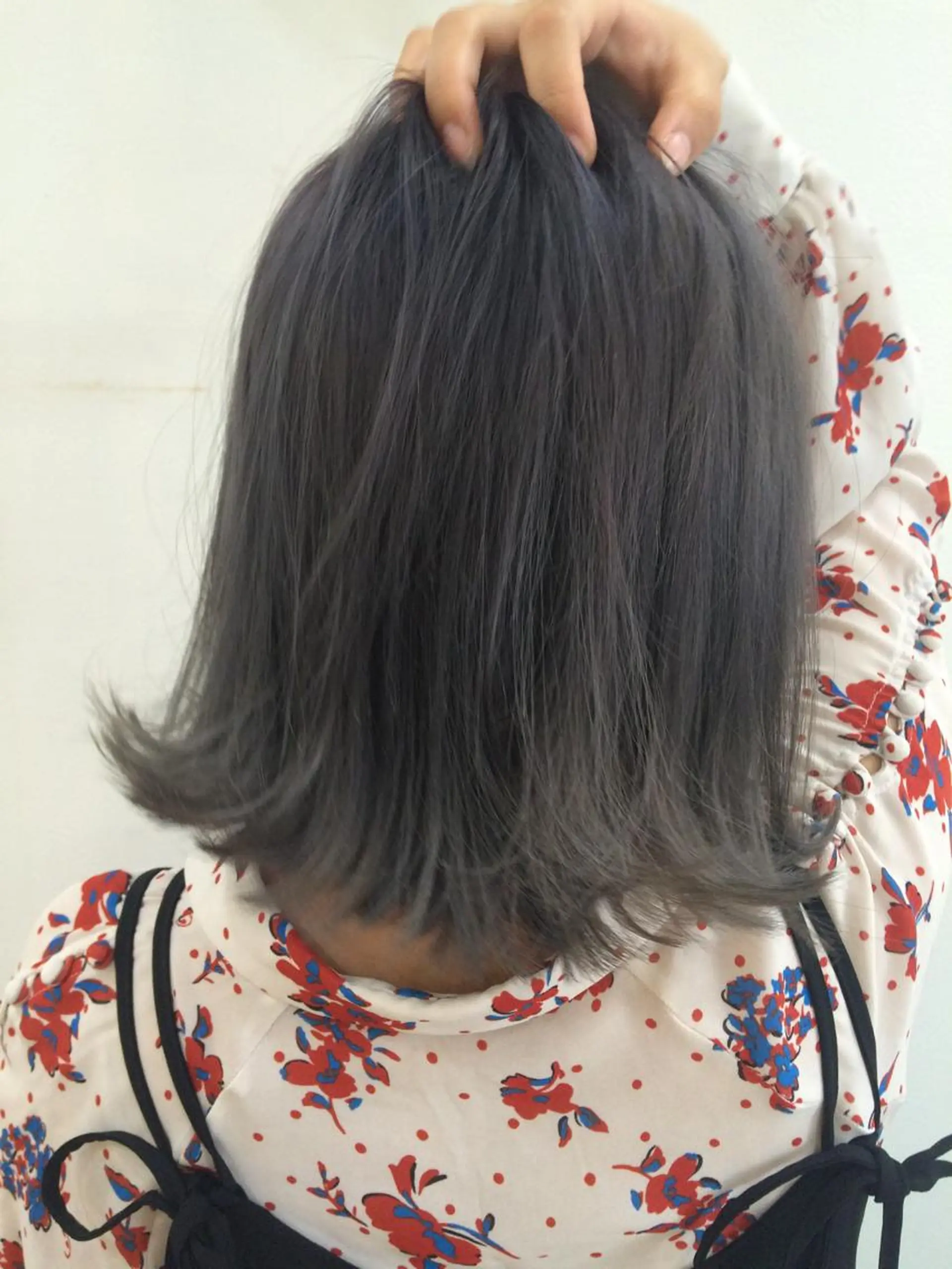 カラー ブリーチ グレージュ シアーグレージュ 坂上 岳のヘアスタイル