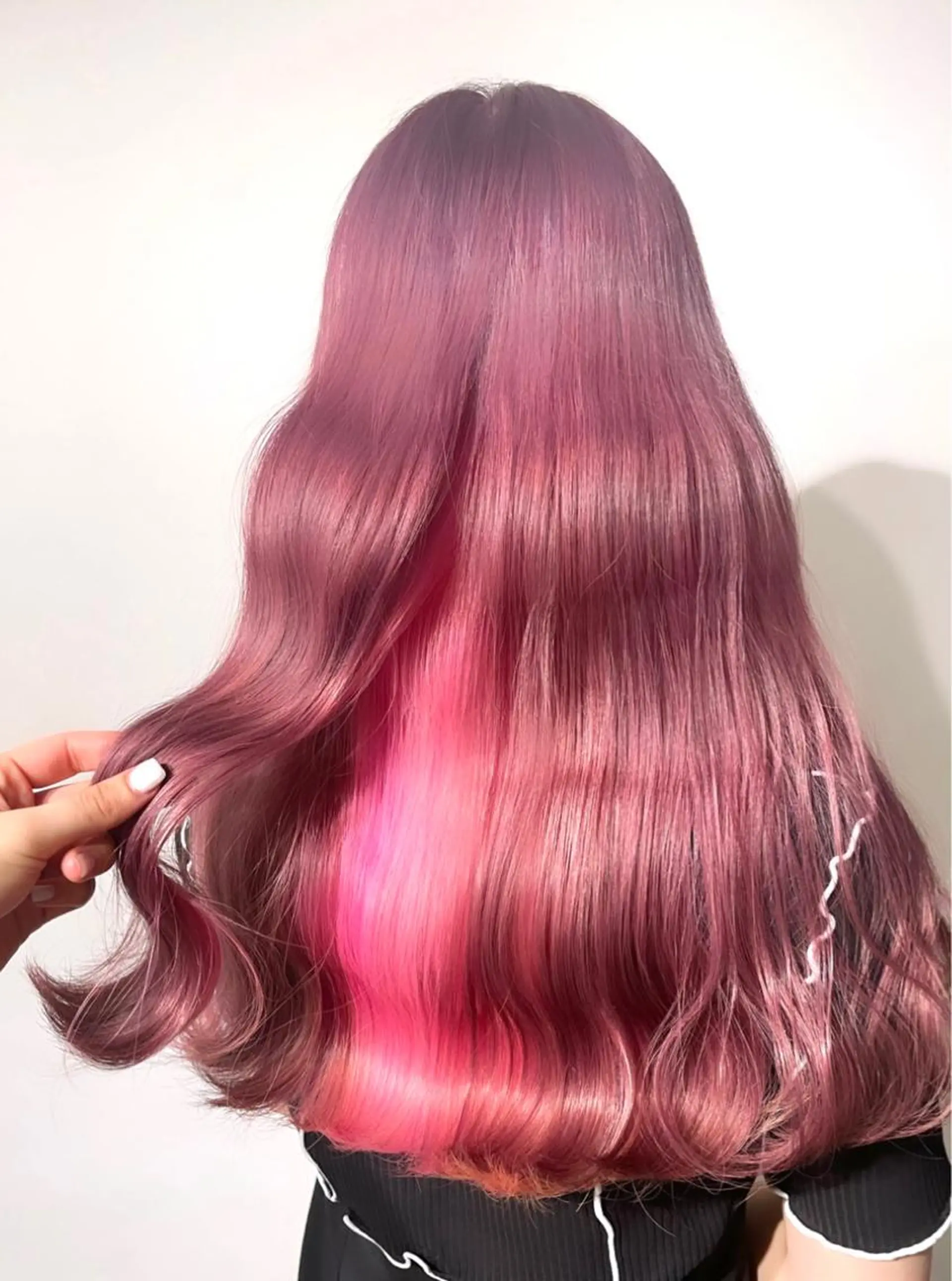 ロング カラー ベージュカラー デザインカラー インナーカラー ピンクカラー ピンクベージュ ヘアカラー トリートメント 暖色カラー🍒 ケアブリーチ/akiのヘアスタイル