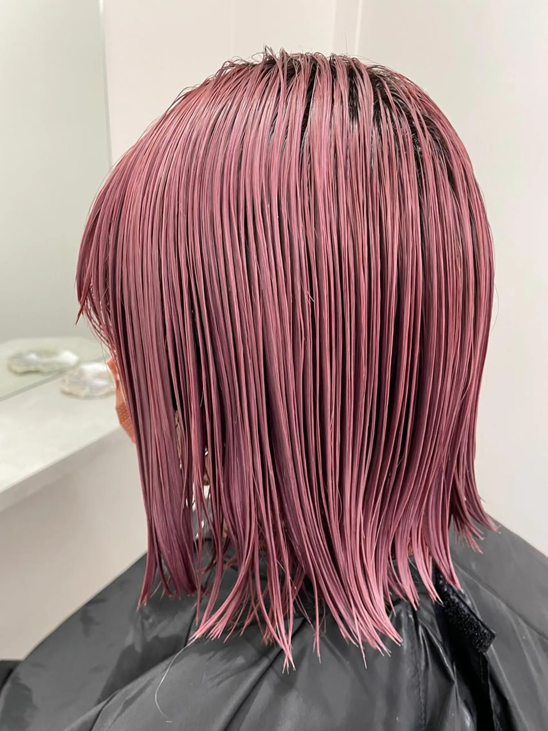 ミディアム カラー 切りっぱなしボブ レイヤー/縮毛矯正のヘアスタイル