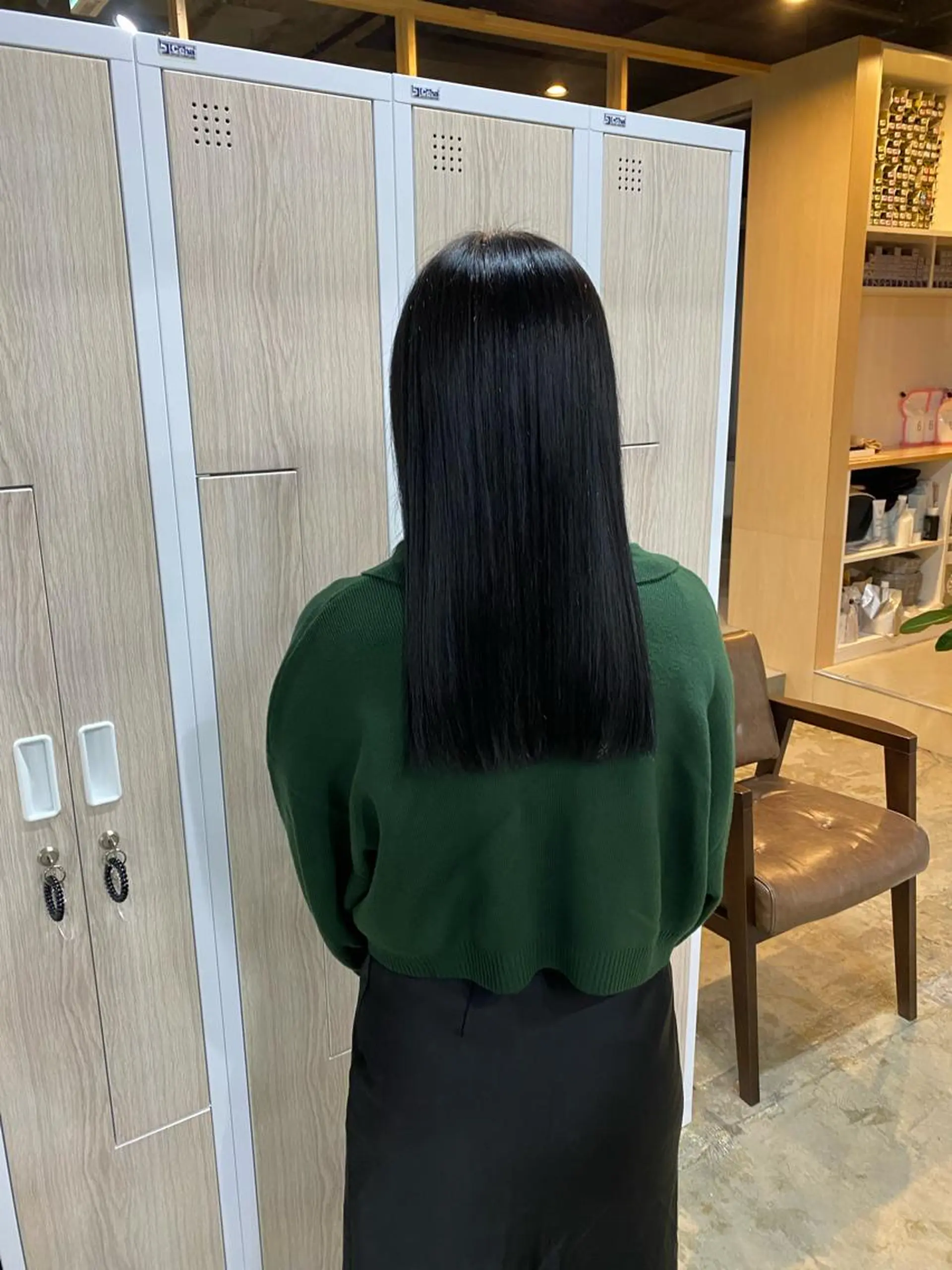 カラー 黒髪 ブルーカラー ブルーブラック 茜璃/ブリーチカラー /レイヤーカットのヘアスタイル