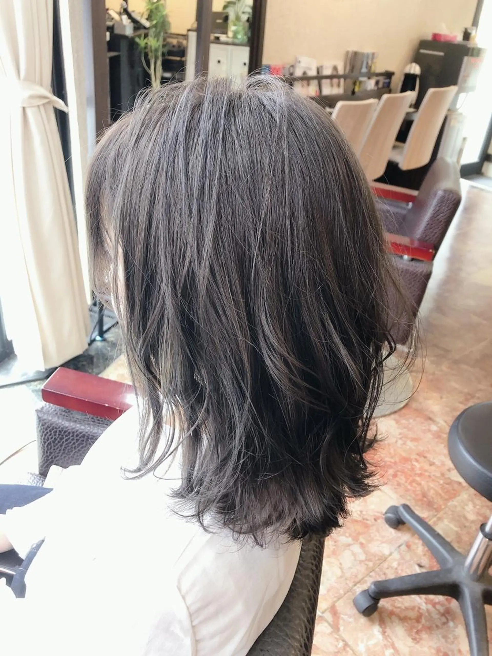 ミディアム アッシュ アッシュグレー アッシュグレージュ カット ヘアカラー トリートメント 菊池 貢平のヘアスタイル