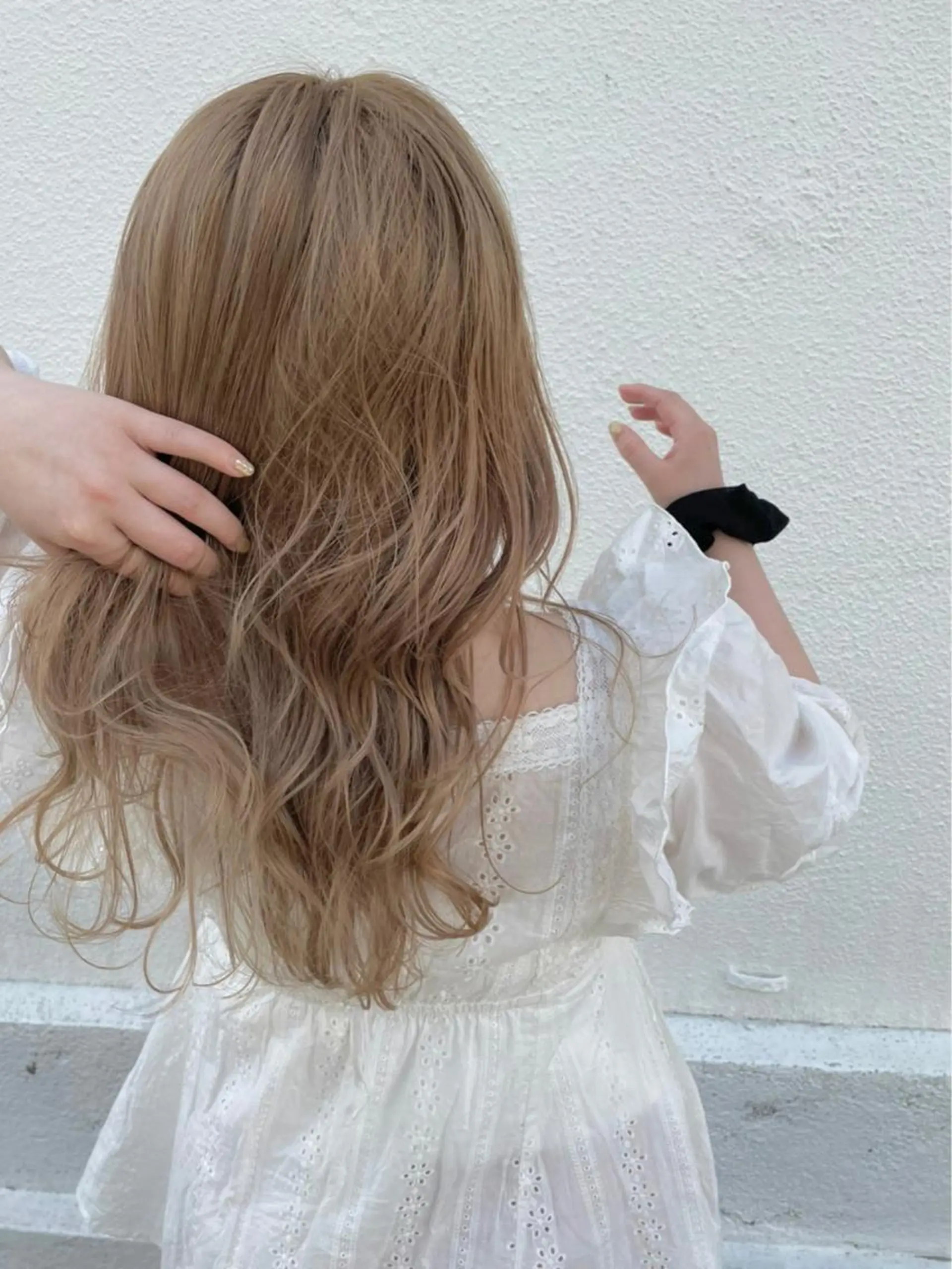 ロング カラー ベージュカラー ブリーチ ホワイトベージュ ブリーチなしカラー ダブルカラーエクステのヘアスタイル