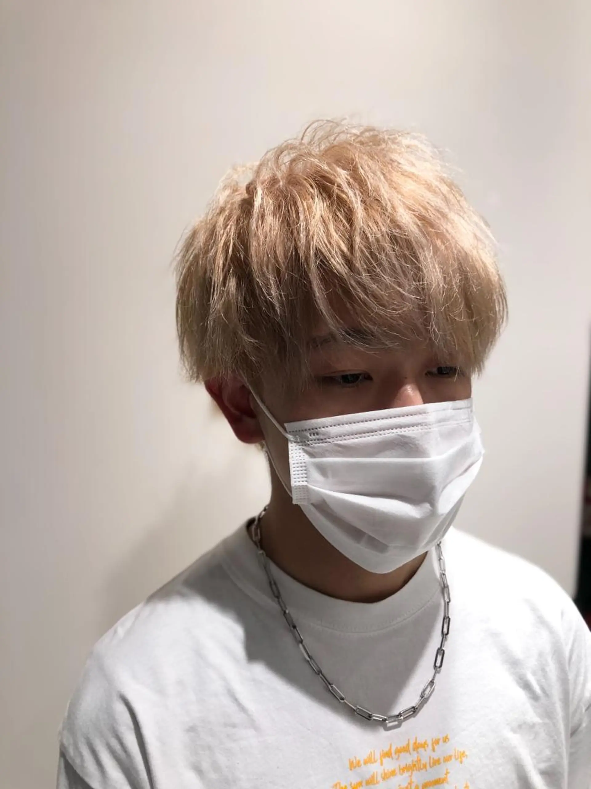 ショート カラー メンズ ハイトーン×レイヤー ／遠藤将太のヘアスタイル