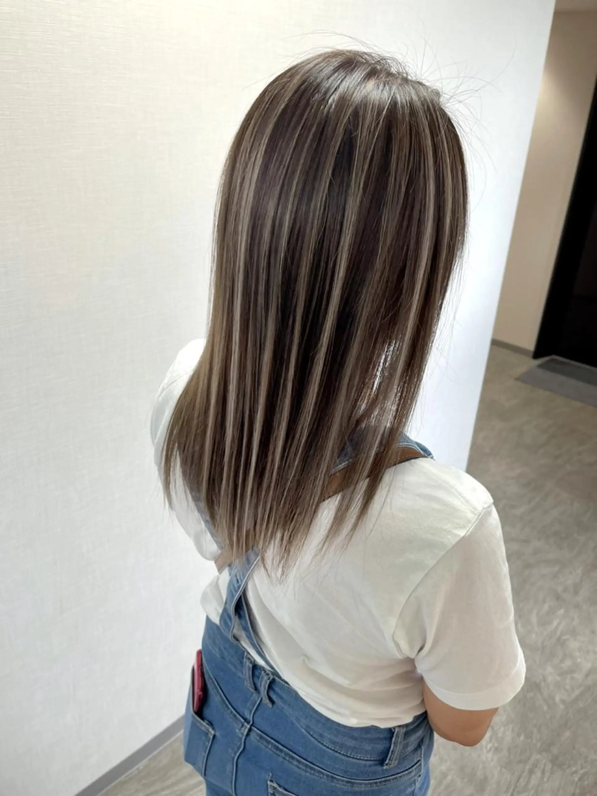 セミロング カラー ハイライトカラー ハイライト カット ヘアカラー 松井那津子 /ハイライトブリーチのヘアスタイル