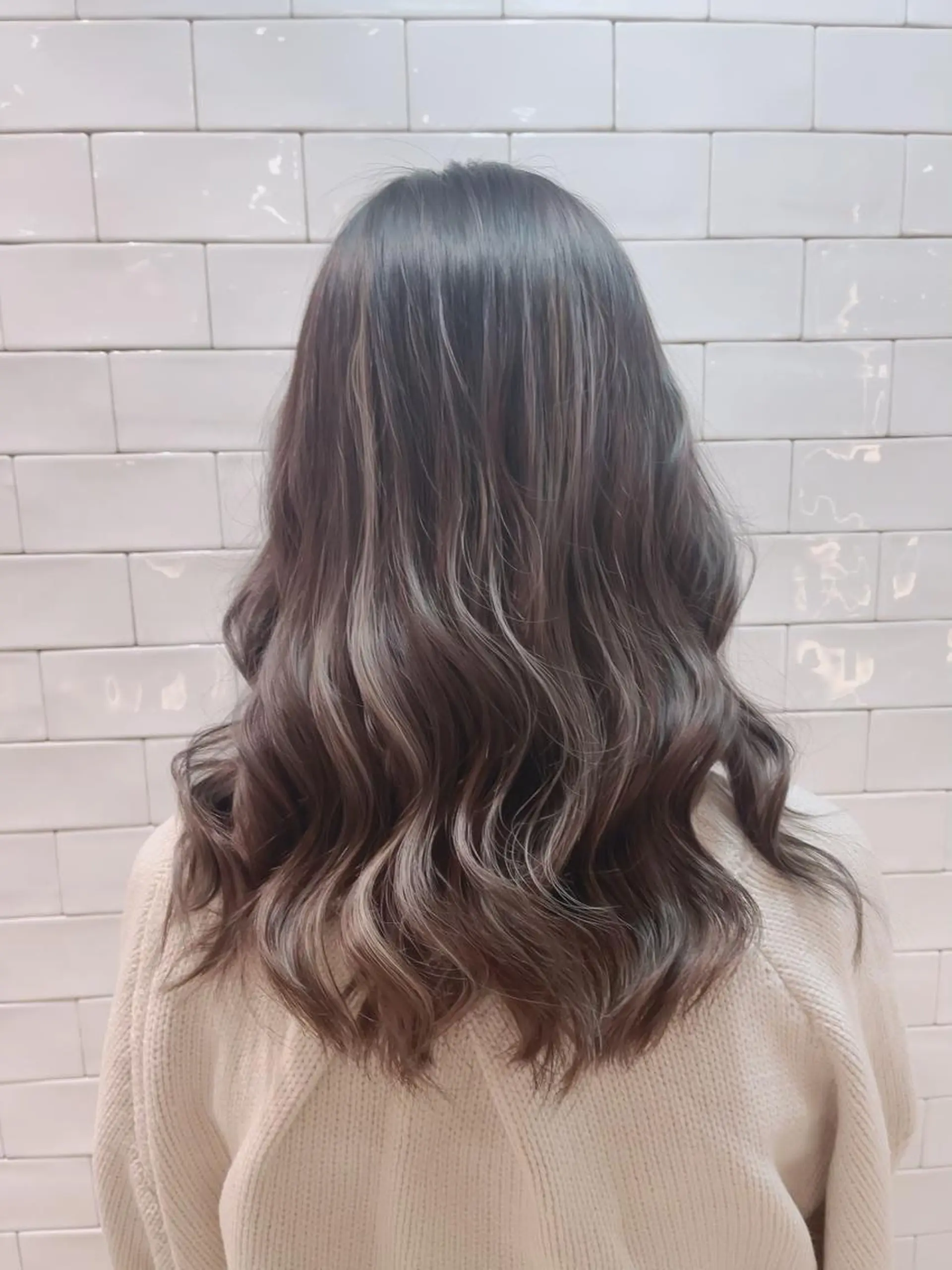 ロング カラー ヘアカラー トリートメント emi/髪質改善/ 韓国風/艶カラーのヘアスタイル