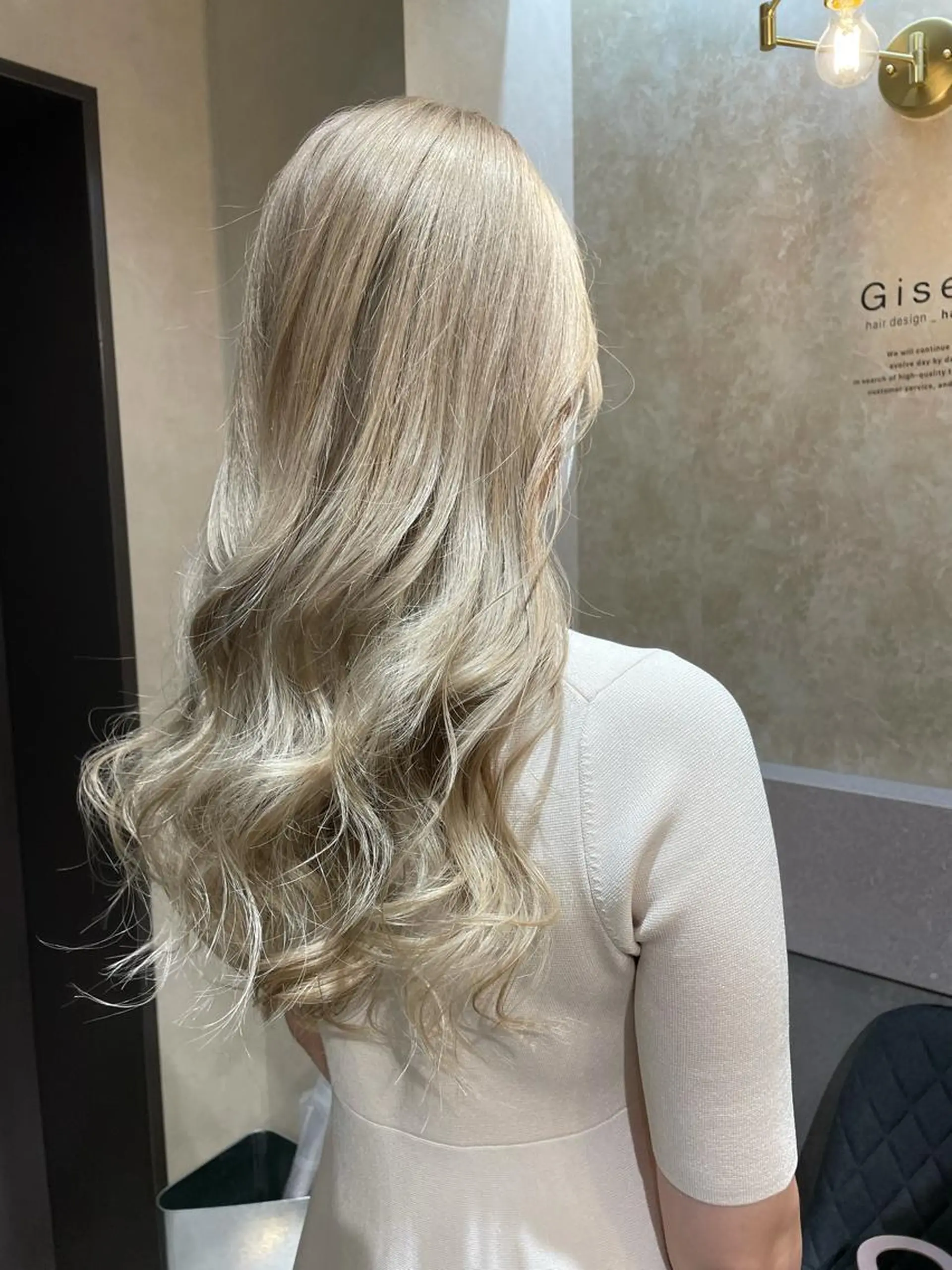 ロング カラー ベージュカラー ブリーチ ホワイトベージュ _WHITE 天神店 YUMEKA🐻のヘアスタイル