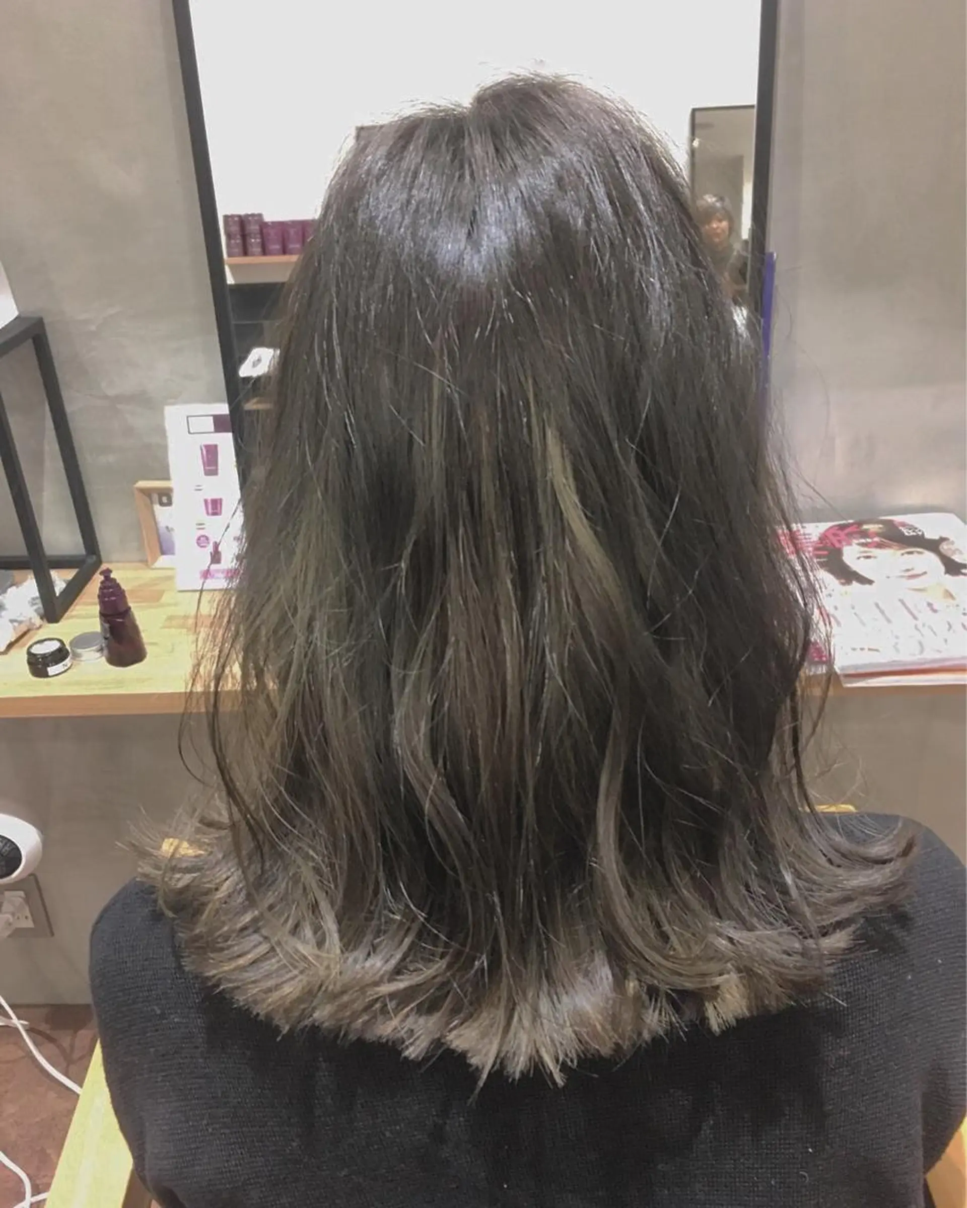 セミロング カラー ヘアアレンジ 栗林 実莉のネイルデザイン