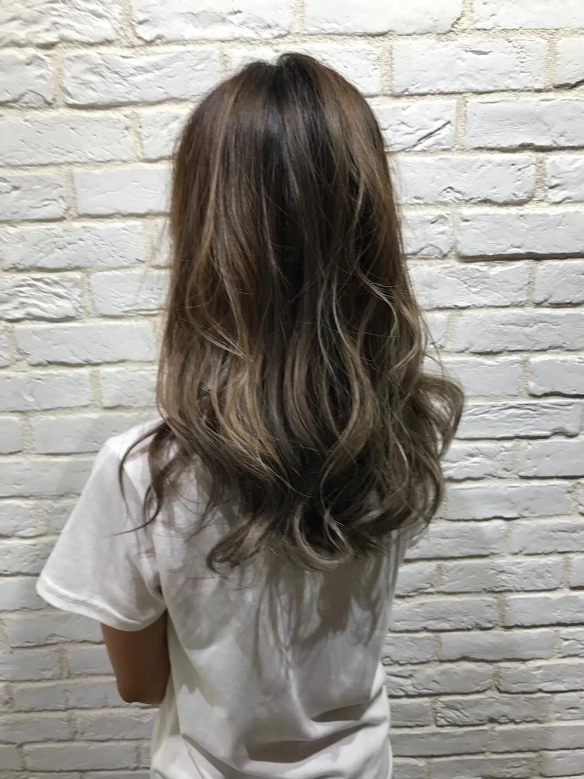 ミディアム カラー UMEDA FIGAROのヘアスタイル