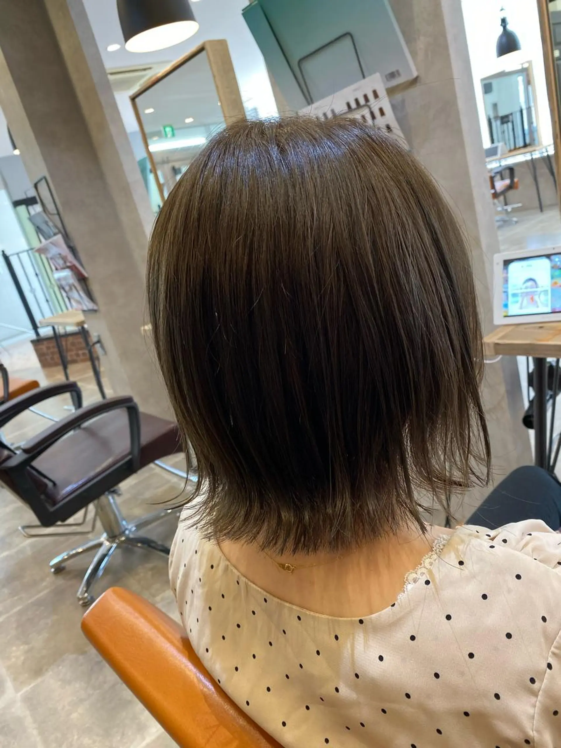 ショート カラー 切りっぱなしボブ グレージュ オリーブグレージュ オリーブグレー ボブ カット ヘアカラー トリートメント KAITOH ATSUSHIのヘアスタイル