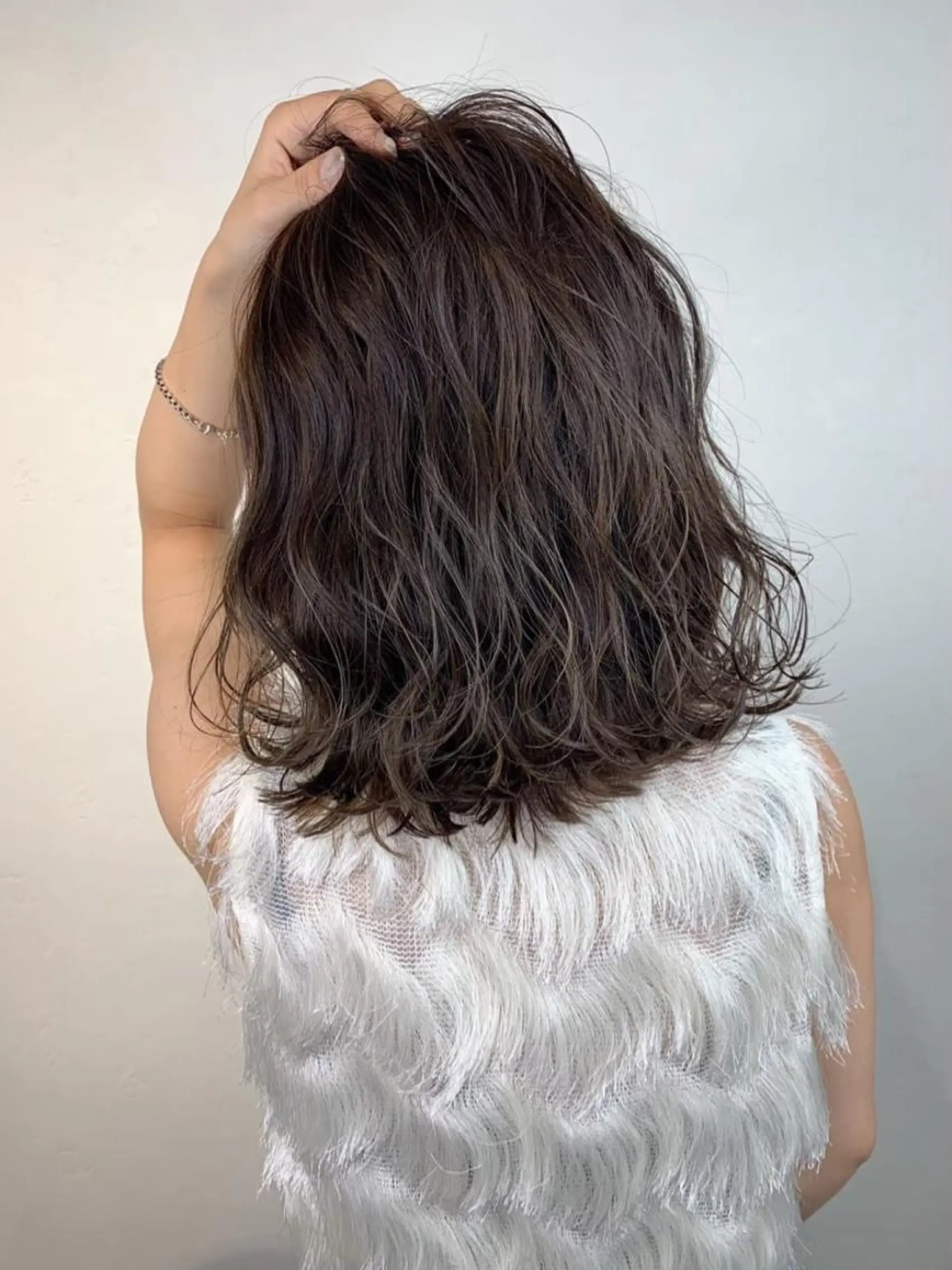 ミディアム ボブ 斜めバング 外国人風カラー 伸ばしかけ レイヤーカット ＿WHITE鳳店 アンダーバーホワイトのヘアスタイル