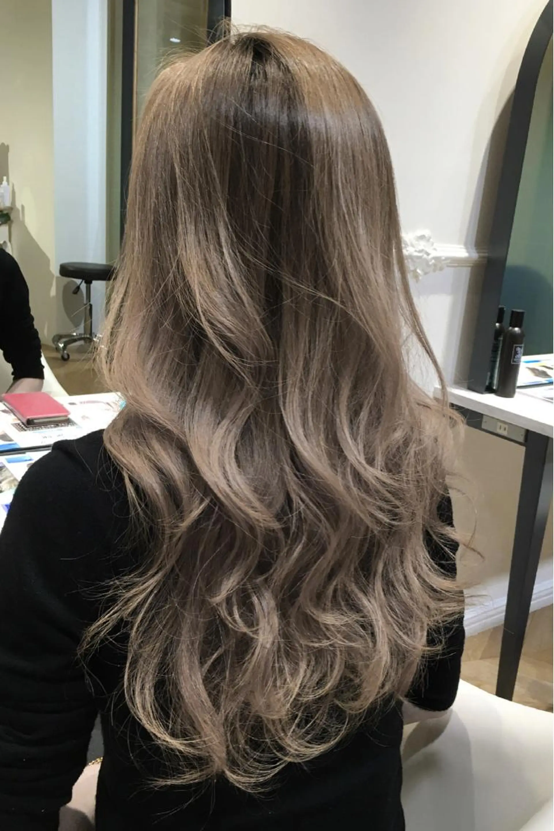 ミディアム セミロング ロング カラー アッシュ ホワイトアッシュ 酸性縮毛矯正のプロ 杉山玲介のヘアスタイル