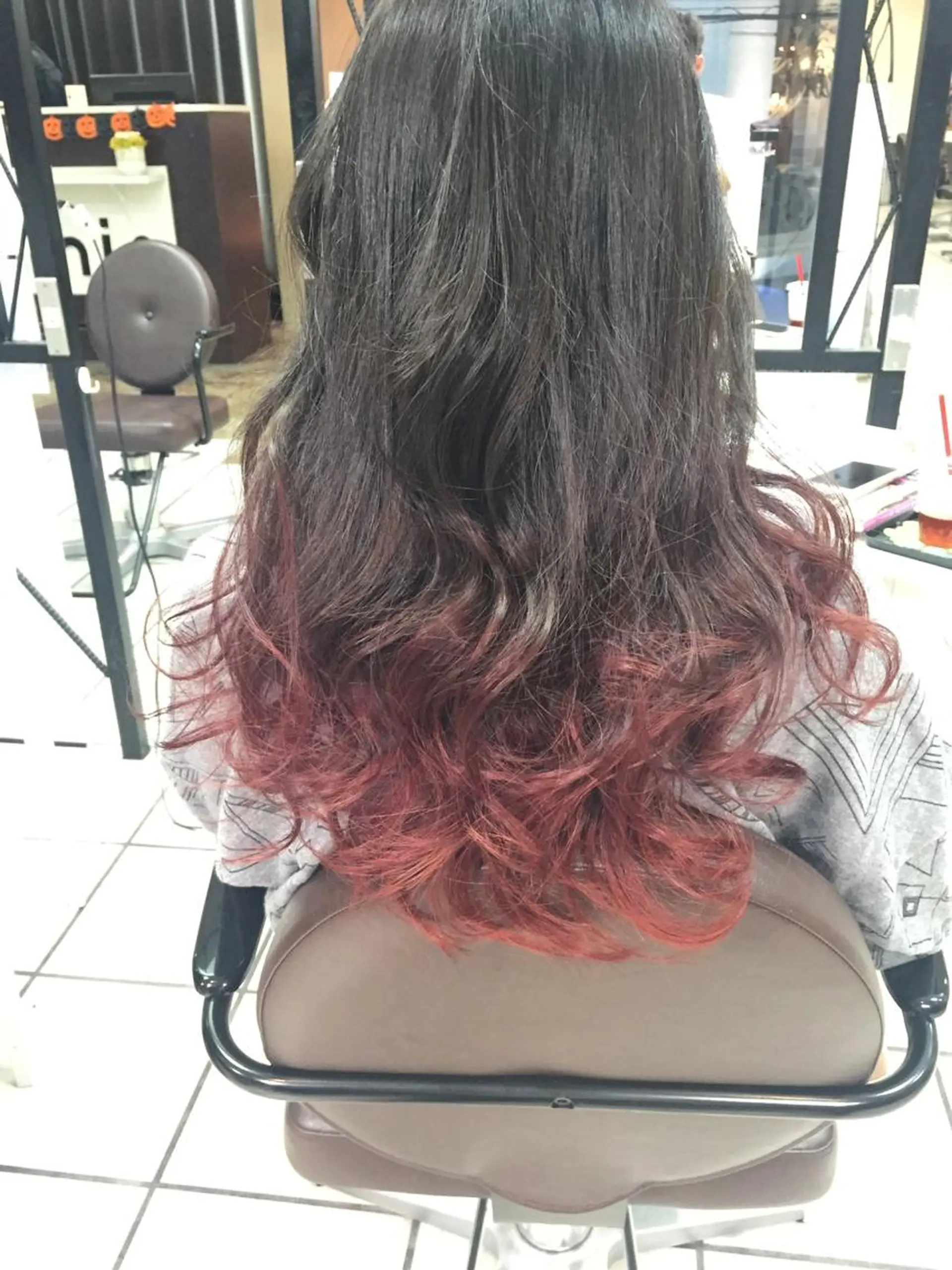 ミディアム セミロング ロング カラー グラデーションカラー レッドカラー 西村 達哉のヘアスタイル