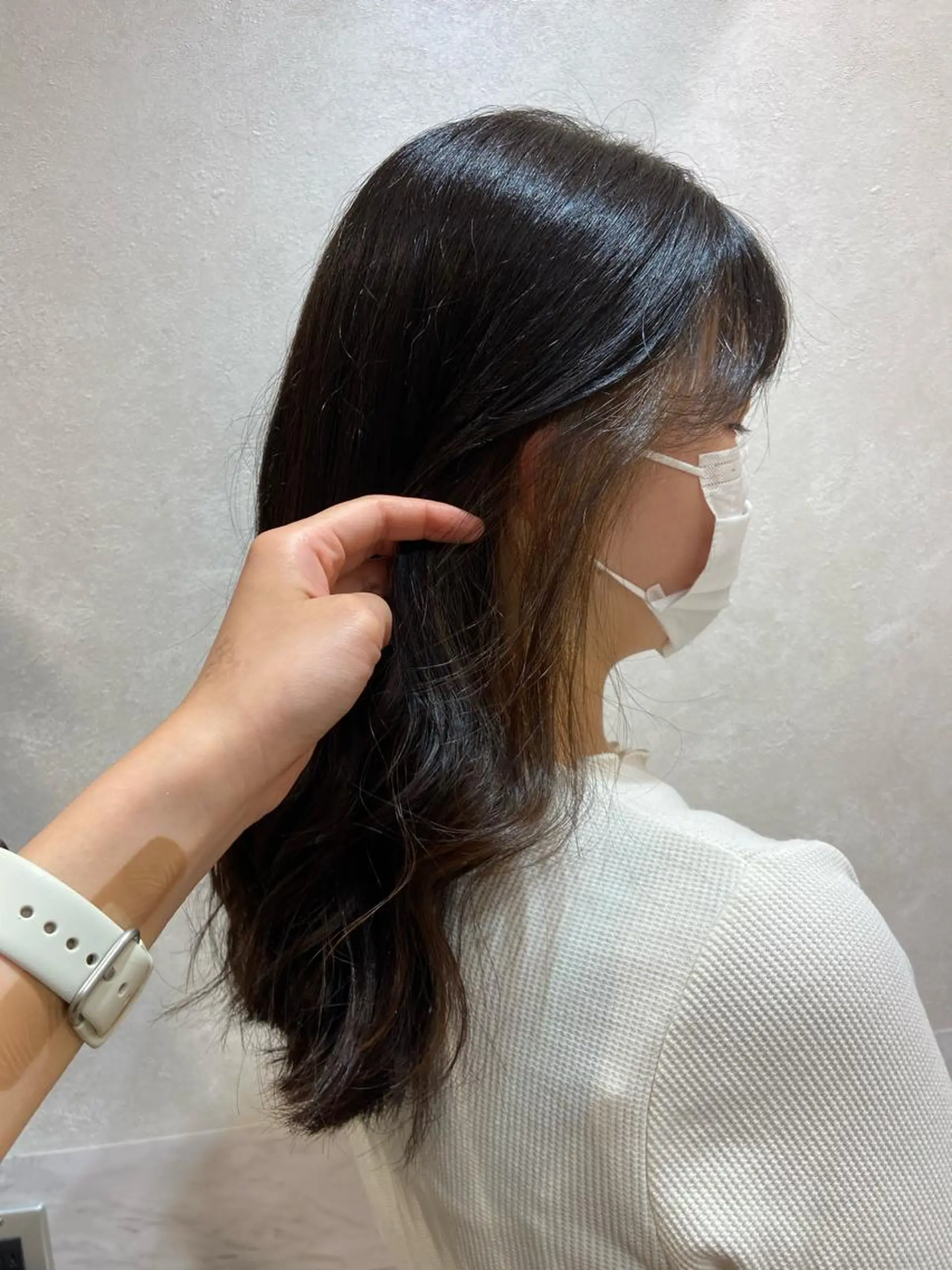 ロング カラー ブリーチ インナーカラー ブリーチなしカラー チナツ ，のヘアスタイル