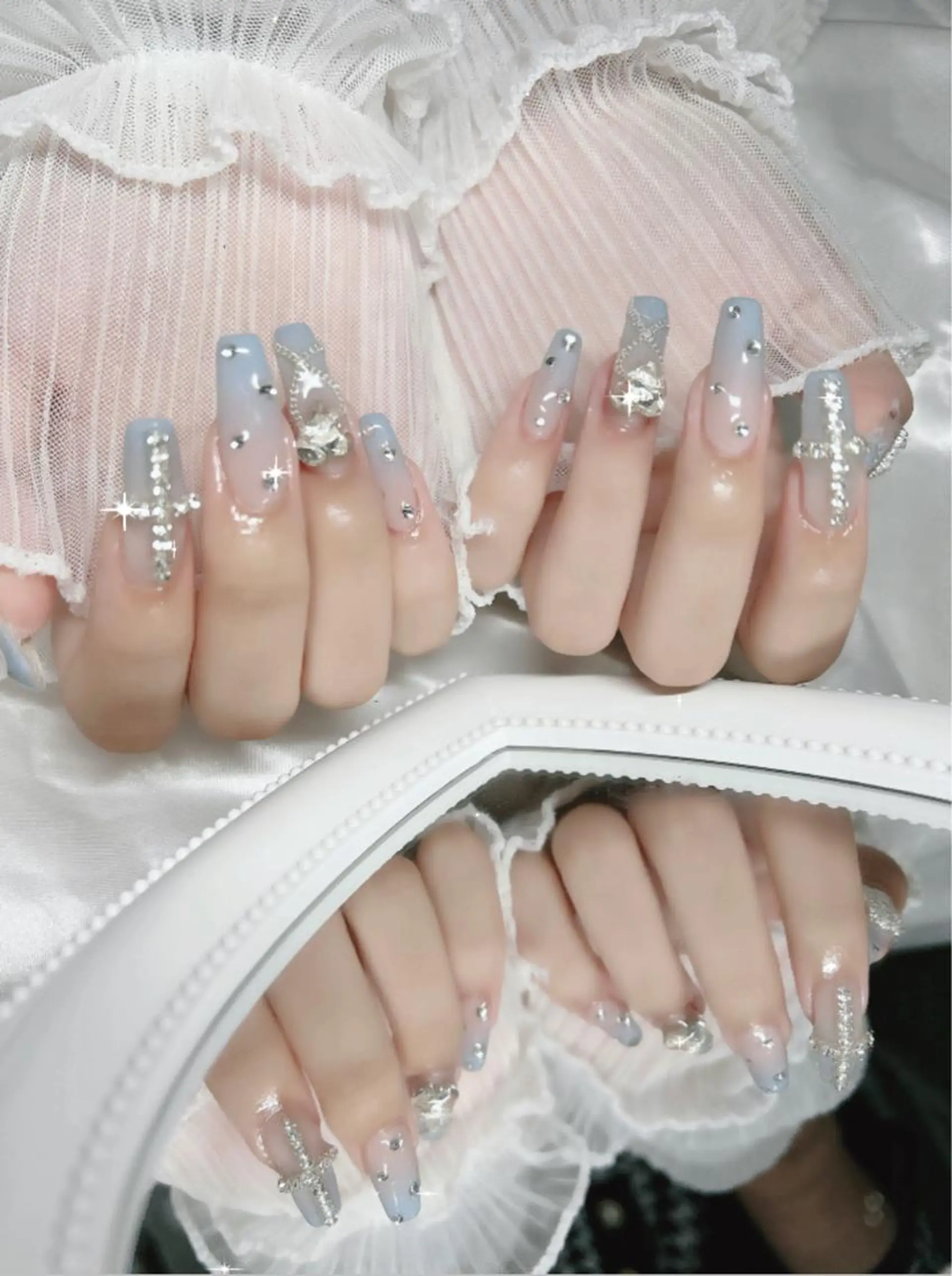 セミロング ヘアアレンジ ネイル マツエク・マツパ 韓国風マツエク ワンホンマツエク 韓国風ヘア フラッシュネイル フレンチネイル ハンドネイル merci nailのネイルデザイン