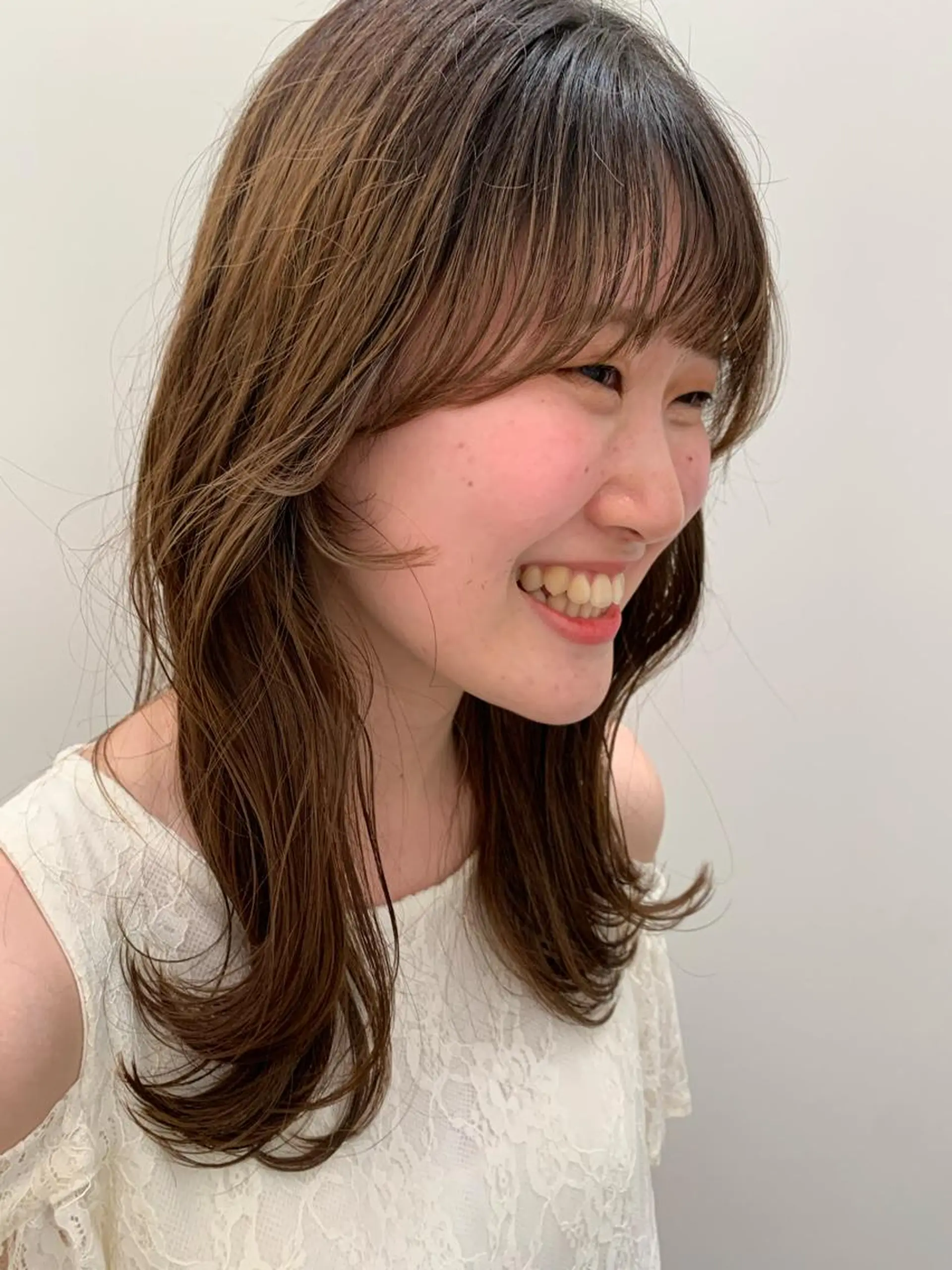 セミロング 顔周りカット 小顔カット aoi /パーマ /まるみショートのヘアスタイル