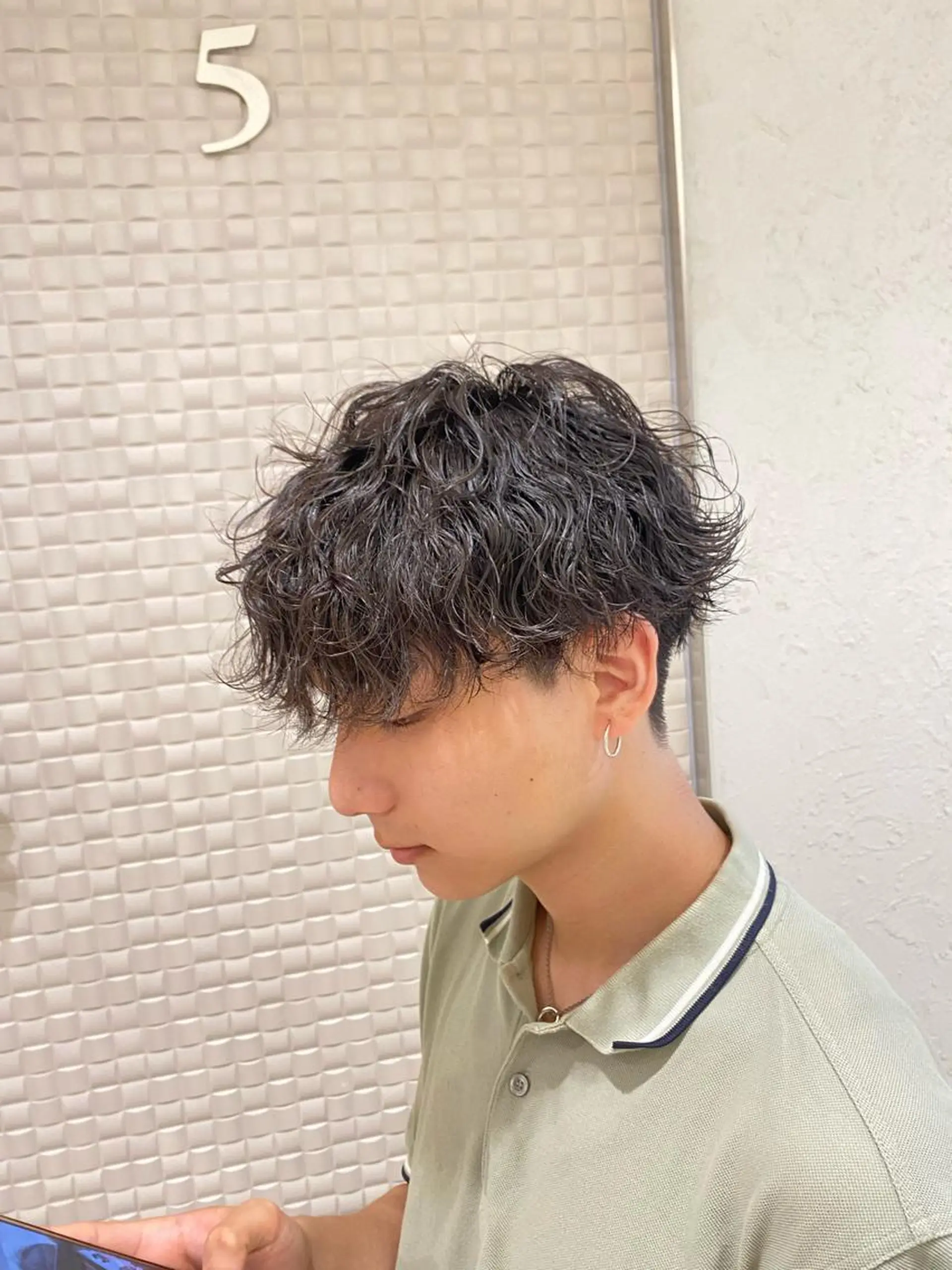 ミディアム ミディアムパーマ 学生 カット パーマ トリートメント ヘアセット 新宿メンズパーマ ヨモギダのヘアスタイル