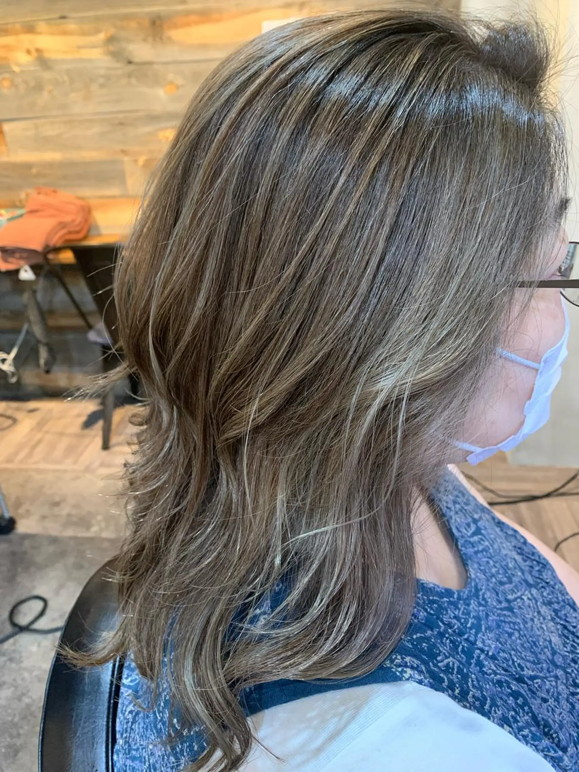 ロング ハイライト ロング カット ヘアカラー トリートメント 山本 みきのヘアスタイル