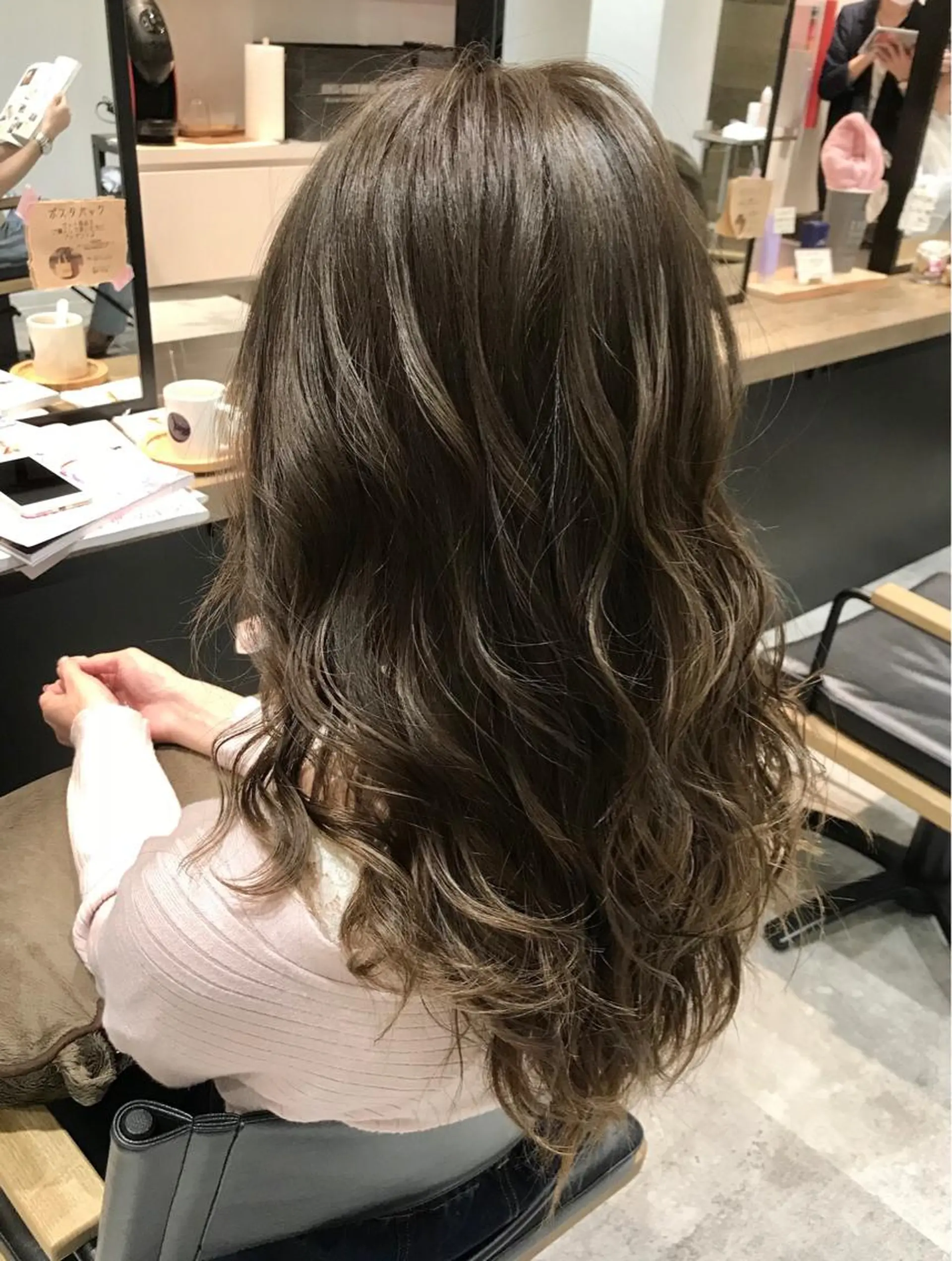 セミロング カラー ヘアアレンジ ベージュカラー イルミナカラー ミルキーベージュ レイヤーカット カット ヘアカラー トリートメント 似合わせレイヤー/ 美髪縮毛矯正/ミナエのヘアスタイル