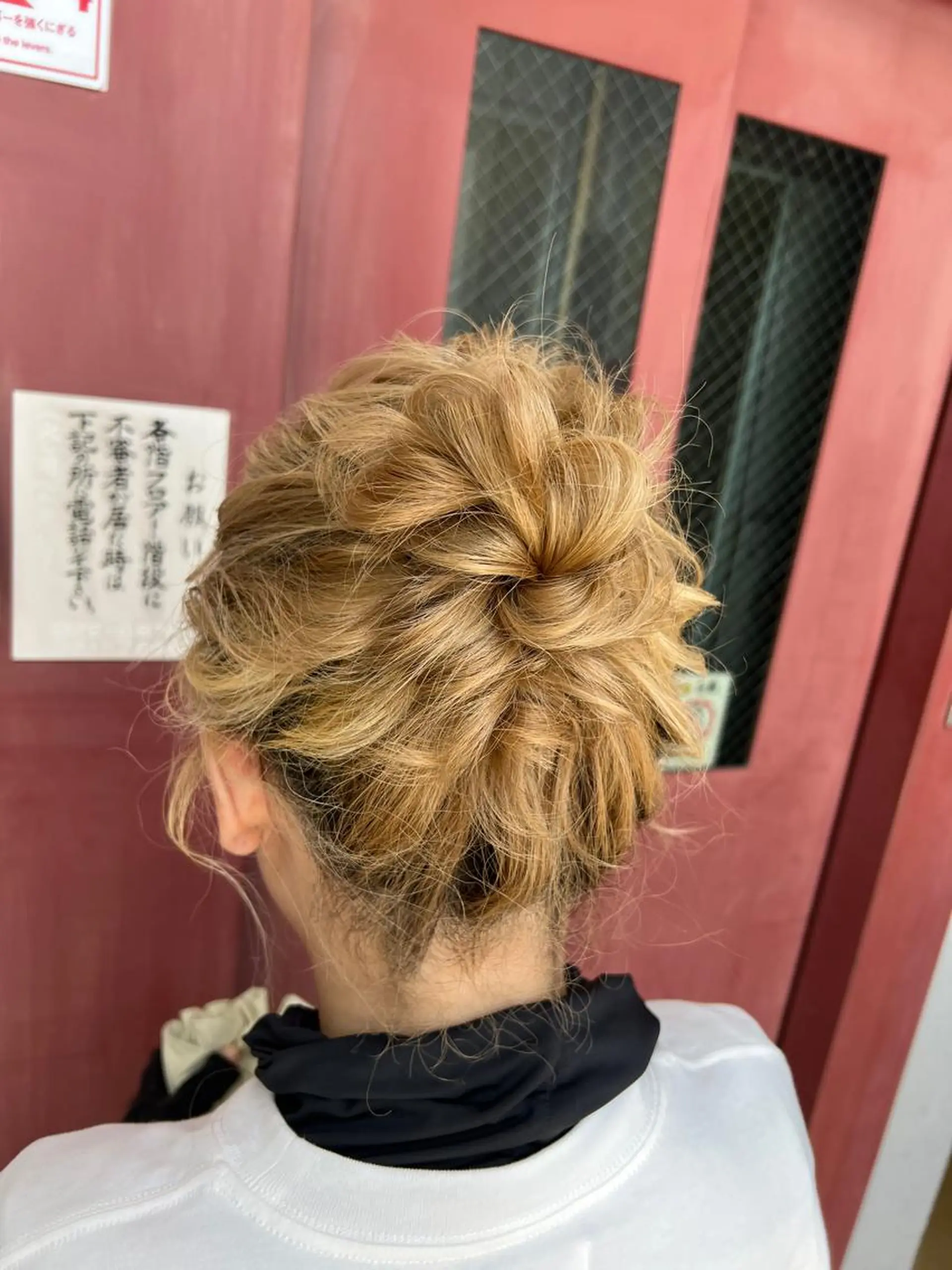 ミディアム ヘアアレンジ お団子ヘア 山室 敬義のヘアスタイル