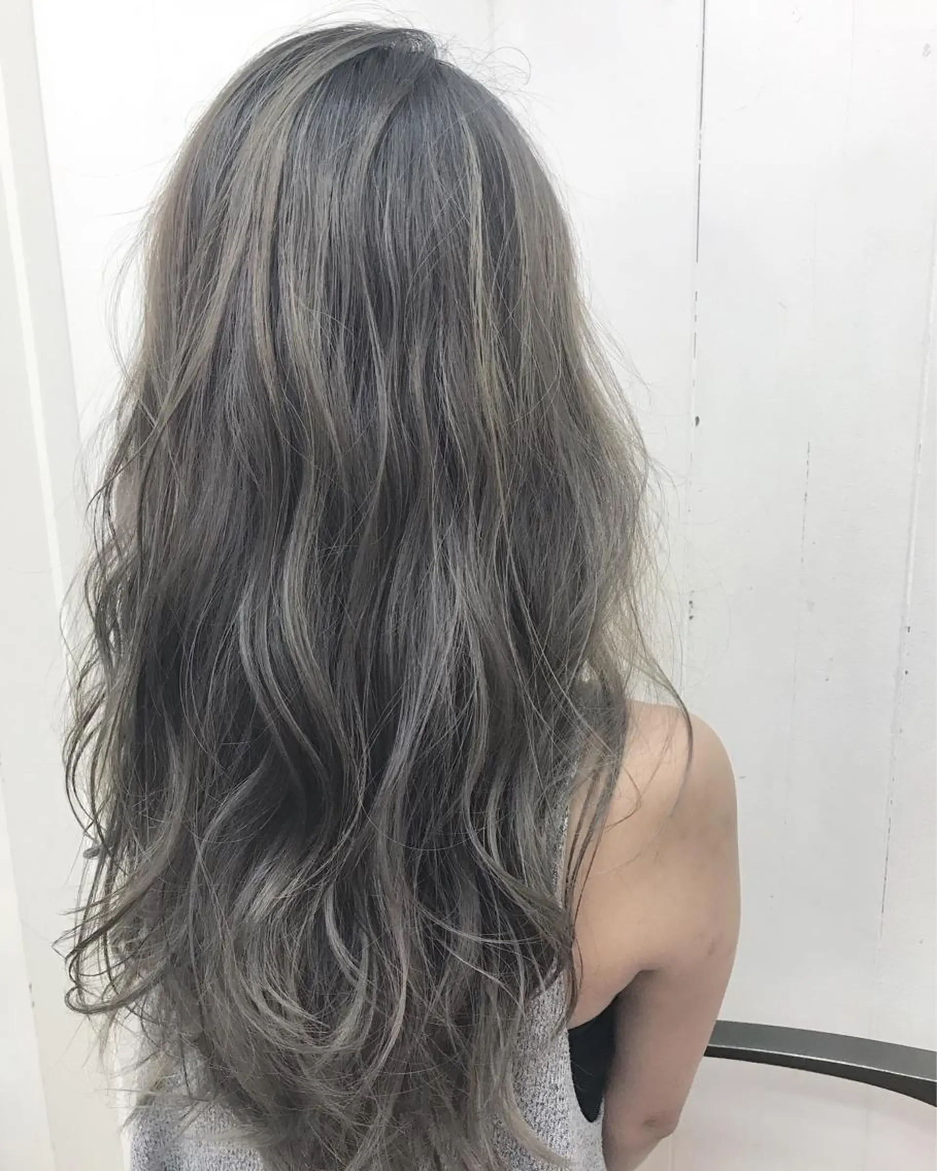 セミロング カラー アッシュ ハイライトカラー ハイライト ヘアカラー トリートメント 🌿大人かわいいヘア 🌿Ayahaのヘアスタイル