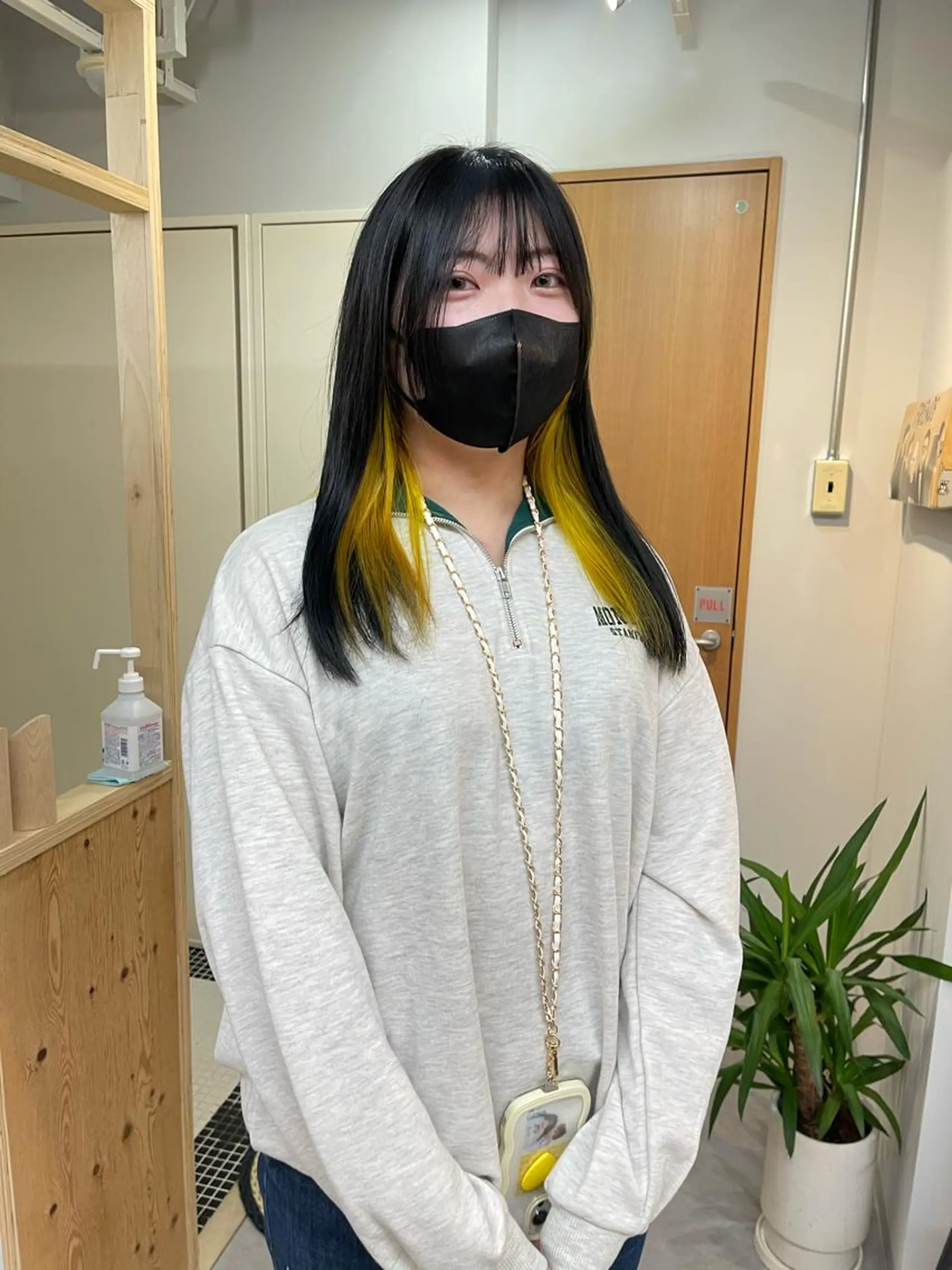 セミロング カラー インナーカラー イエローカラー カット ヘアカラー トリートメント 丁寧なカウンセリング 🌿KENTA🌿のヘアスタイル