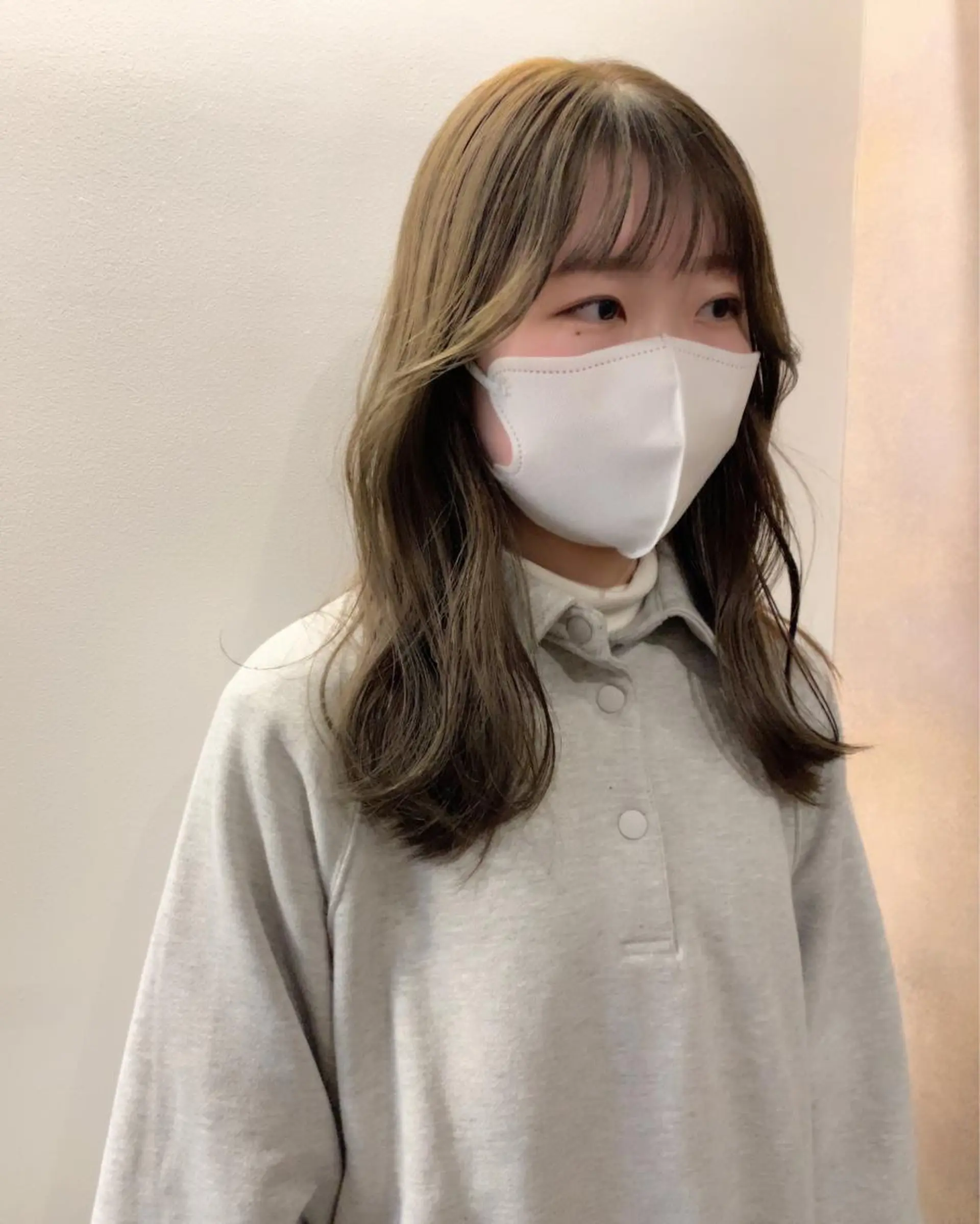 ロング カラー カット ヘアカラー SAKINO． ベージュカラーのヘアスタイル