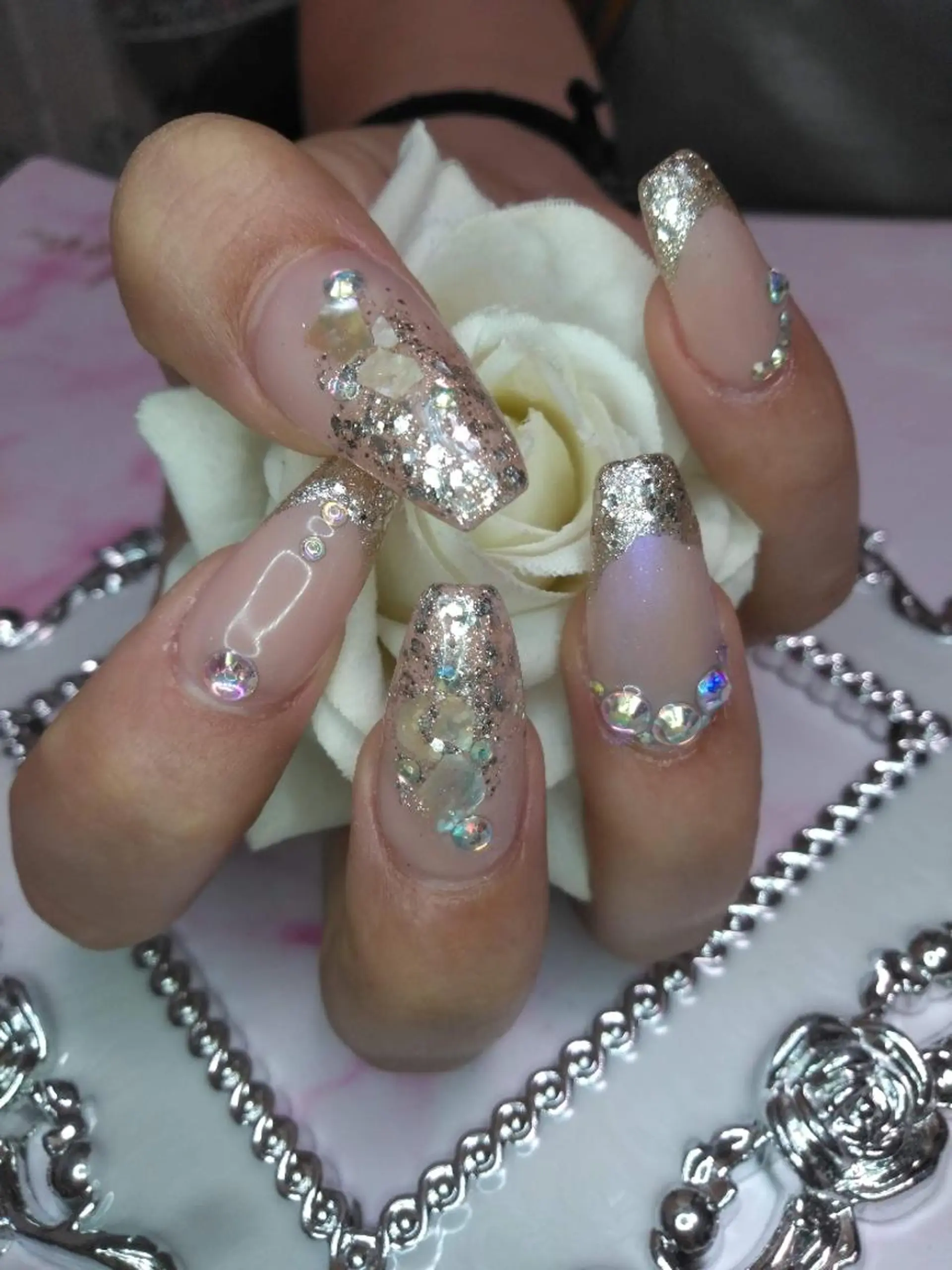 ネイル エステとネイル ローズコンフォートのネイルデザイン