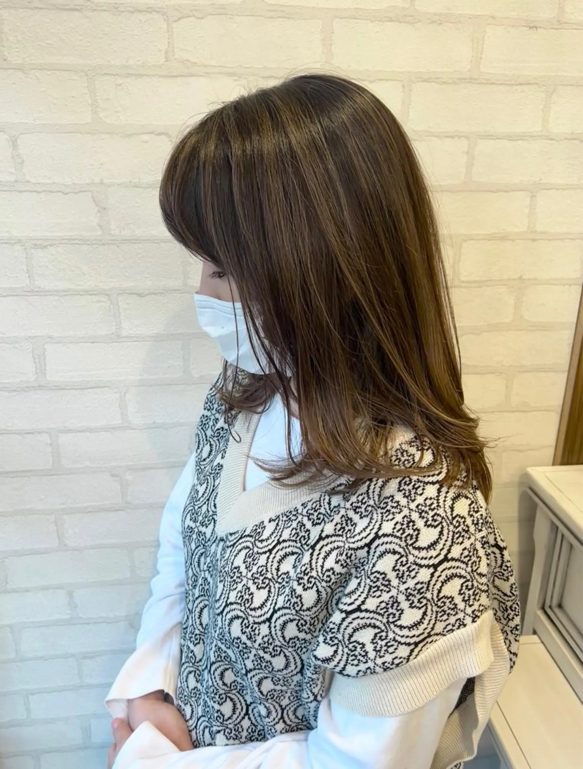 ミディアム カラー ブリーチ ケアブリーチ ハイライトカラー ハイライト 髪質改善 カット ヘアカラー トリートメント 白髪世代の悩み解決 阿部耕大のヘアスタイル