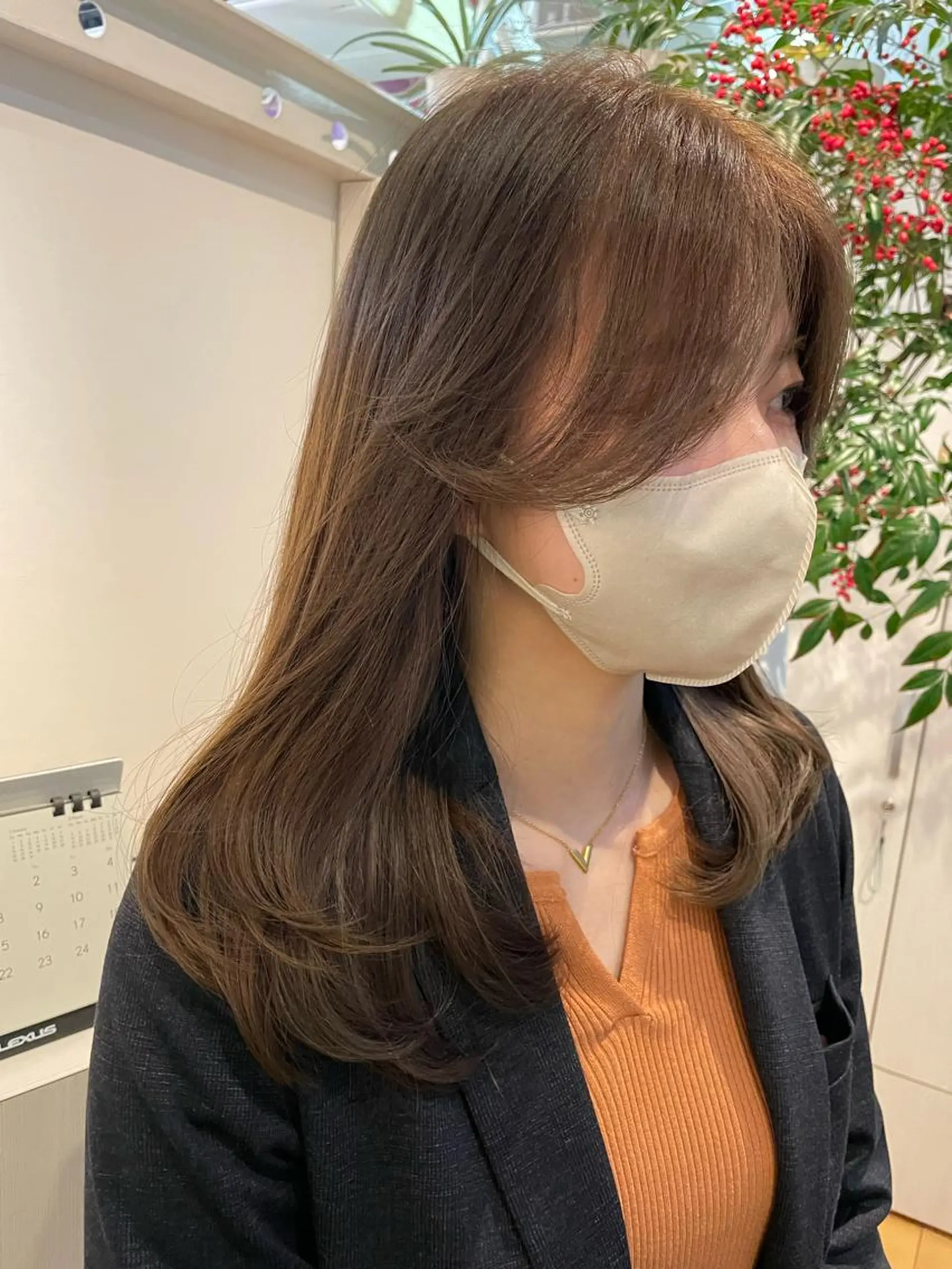 セミロング レイヤーカット 保野加/トレンドボブ 透明感爆発カラーのヘアスタイル