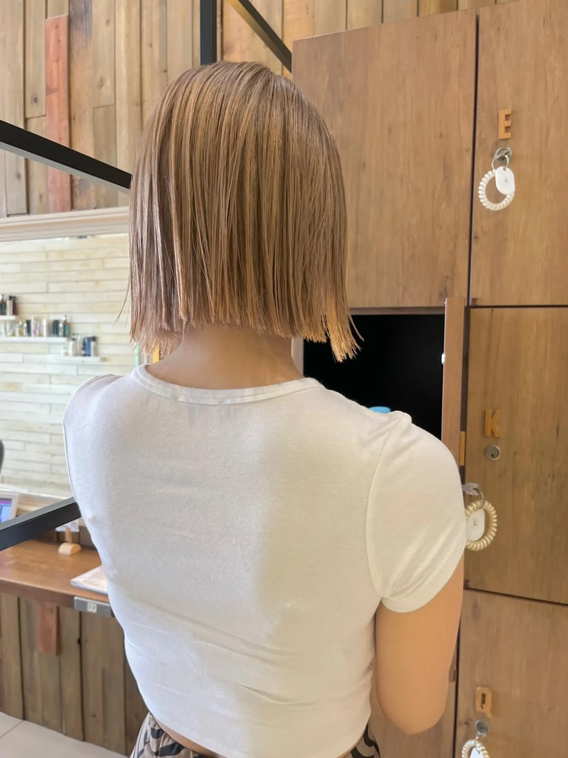 カラー 黒田瀬奈/ボブ まろやかベージュのヘアスタイル