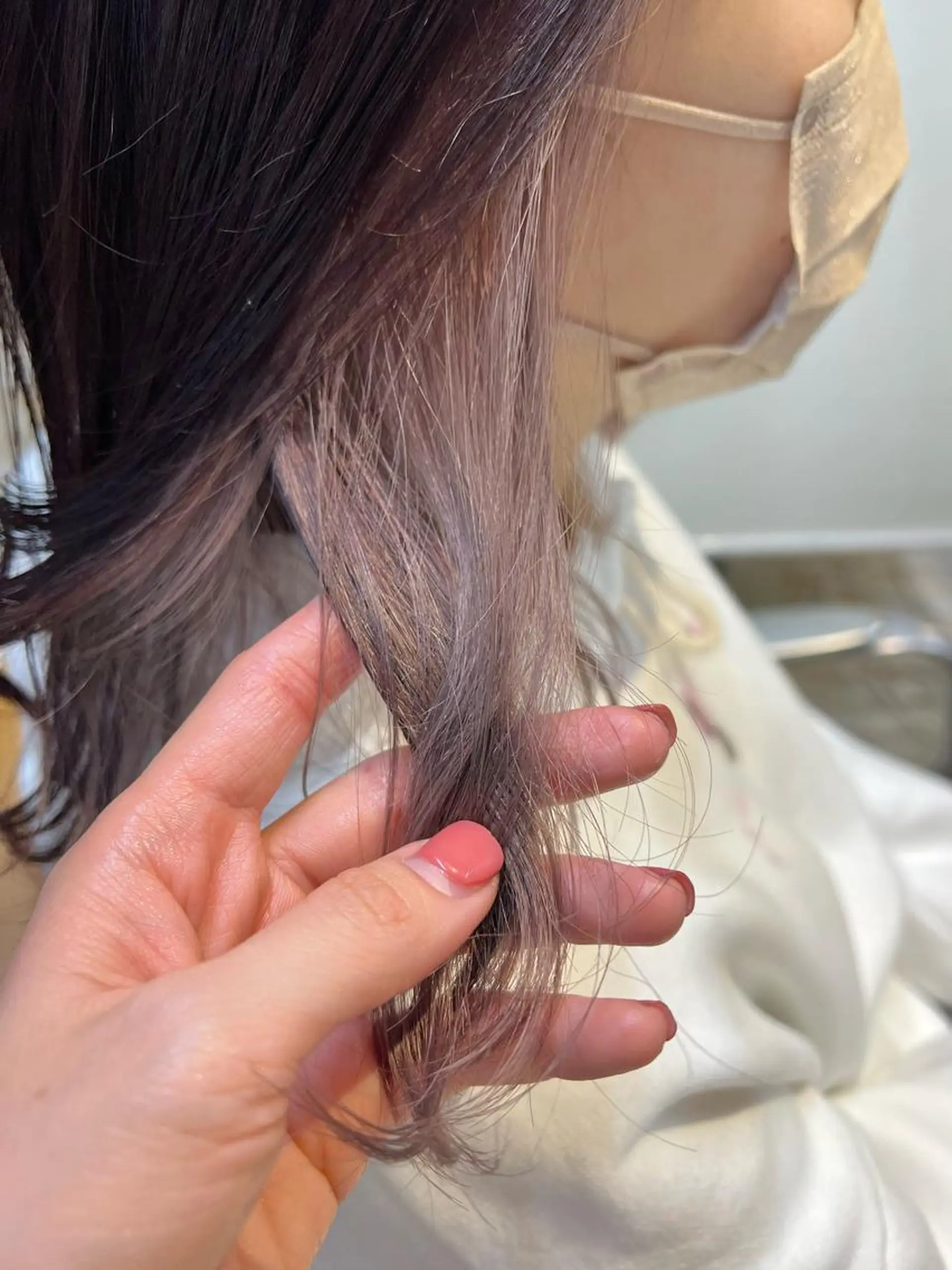 ショート カラー ヘアアレンジ 切りっぱなしボブ ベージュカラー イヤリングカラー インナーカラー ピンクカラー カット ヘアカラー トリートメント サナ🌱 切りっぱなしボブのヘアスタイル