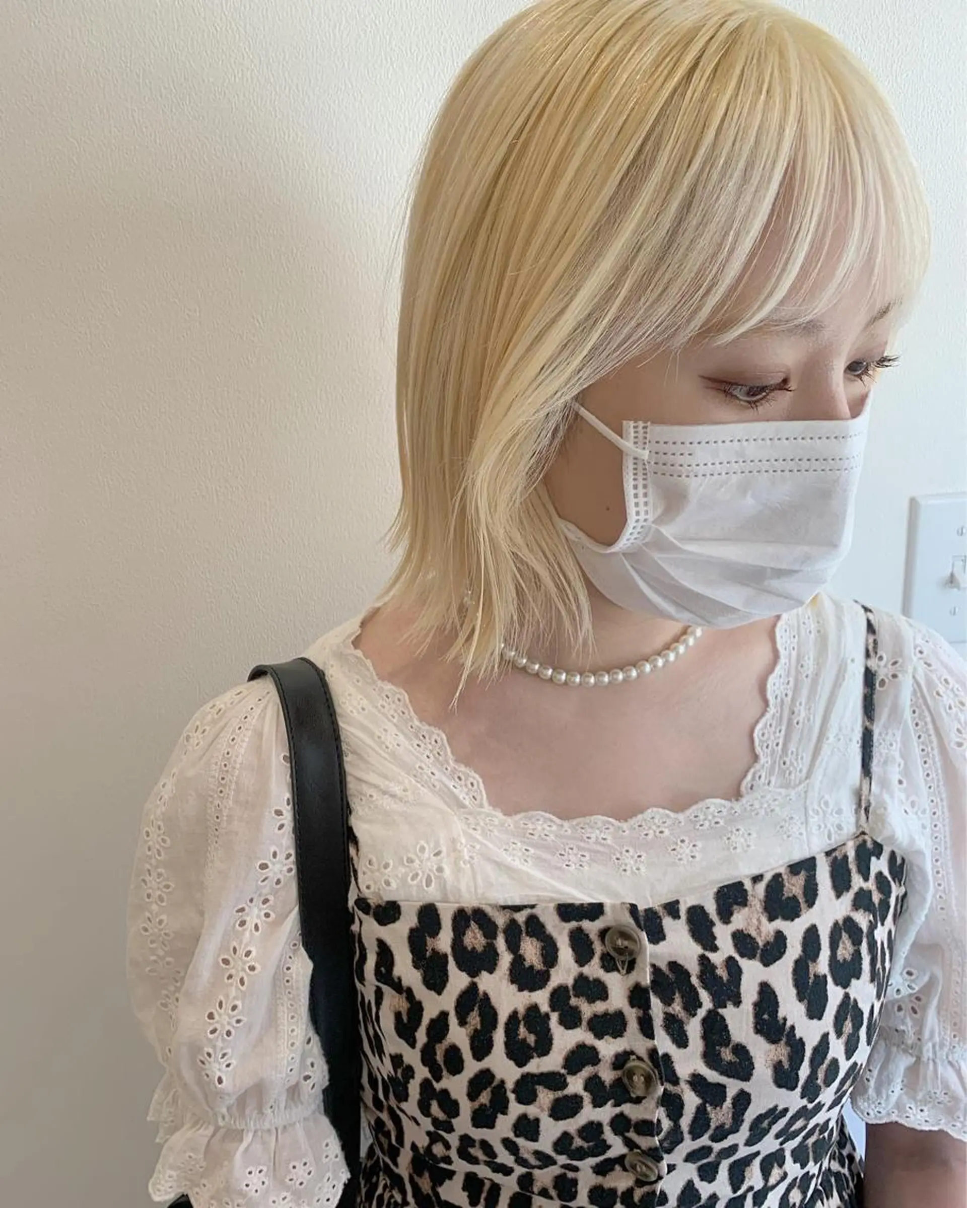 ショート カラー 切りっぱなしボブ ベージュカラー ブリーチ ブロンド ケアブリーチ ヘアカラー MARU パーマ/レイヤーのヘアスタイル