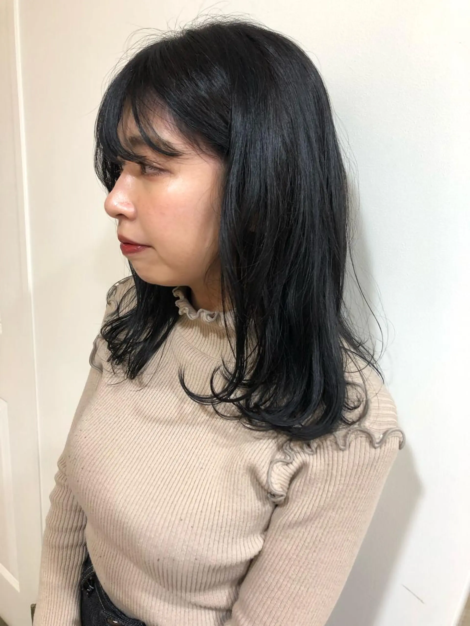 セミロング カラー カット ヘアカラー トリートメント MIOベージュカラー 柔らかいカラーのヘアスタイル