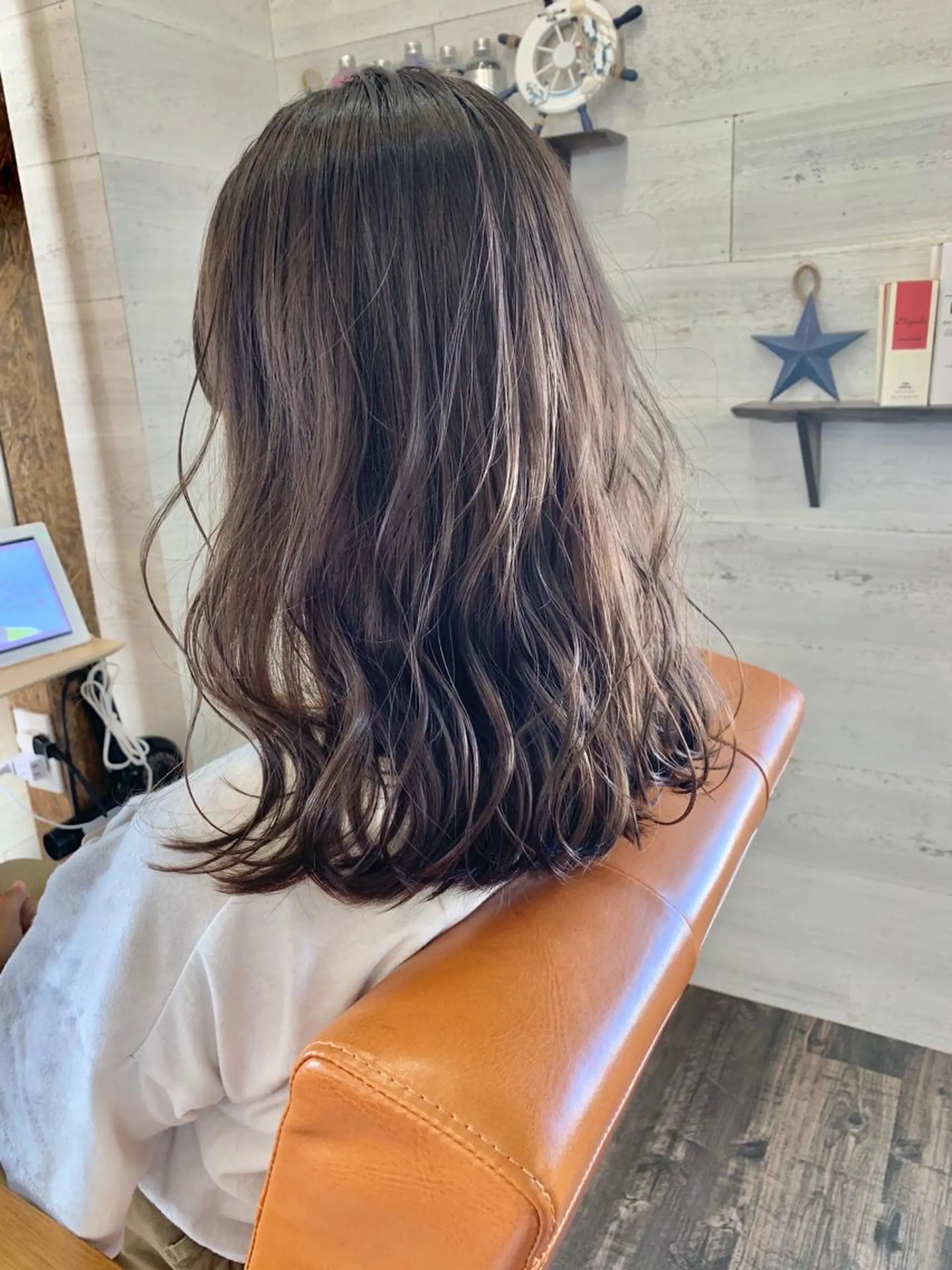 ミディアム カラー ブリーチ グレージュ ブリーチなしカラー natsu fujinoのヘアスタイル