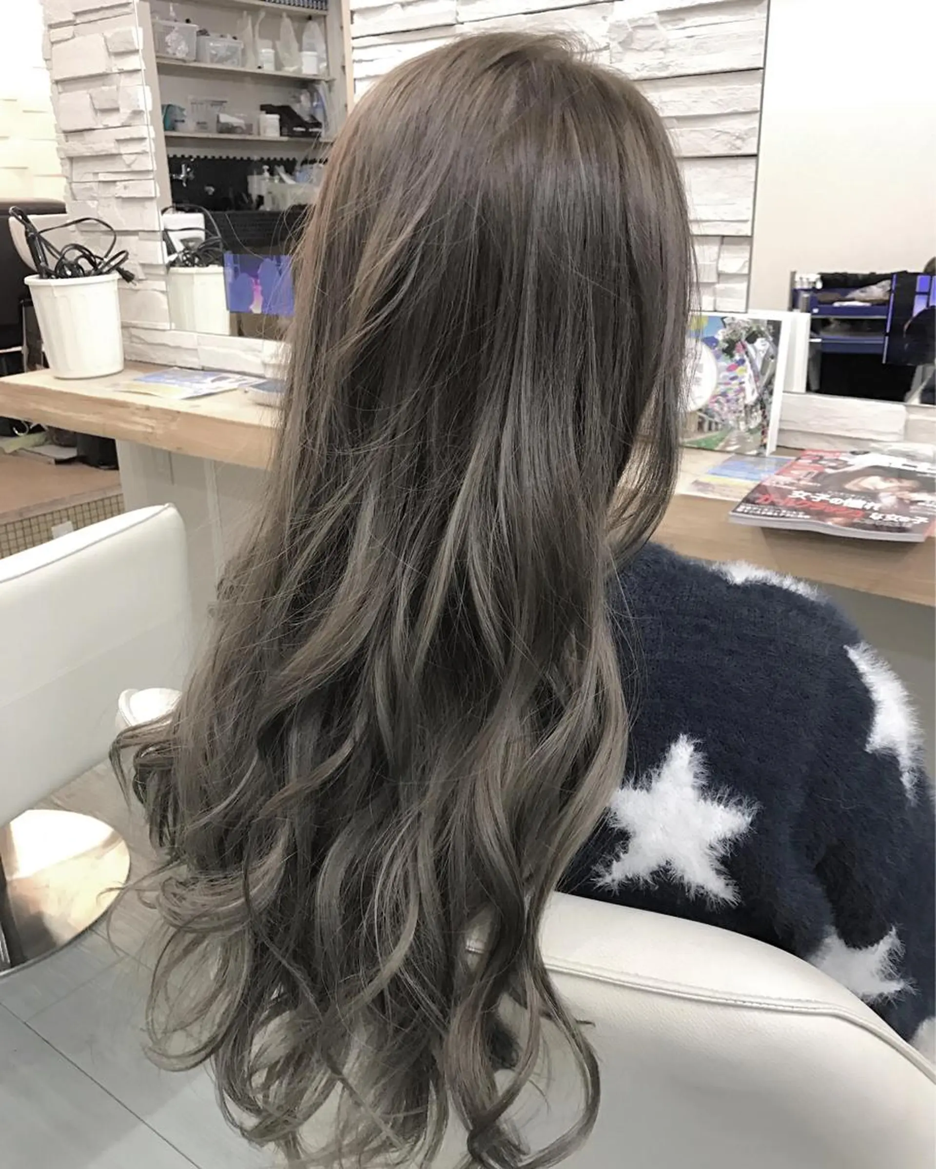 ロング カラー グレージュ ヘアカラー 中川 仁のヘアスタイル