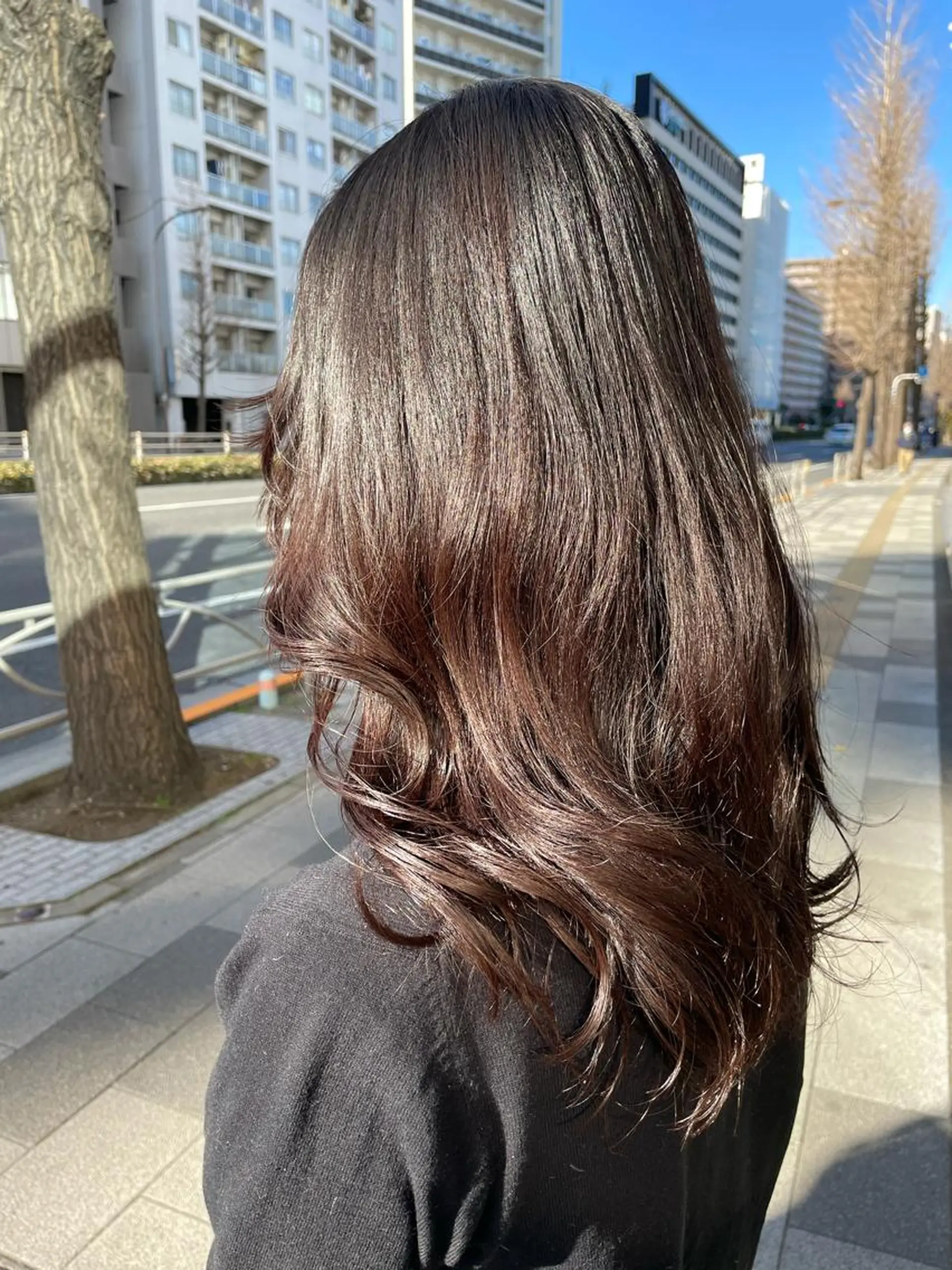 ロング アートディレクター 尾内 友美のヘアスタイル