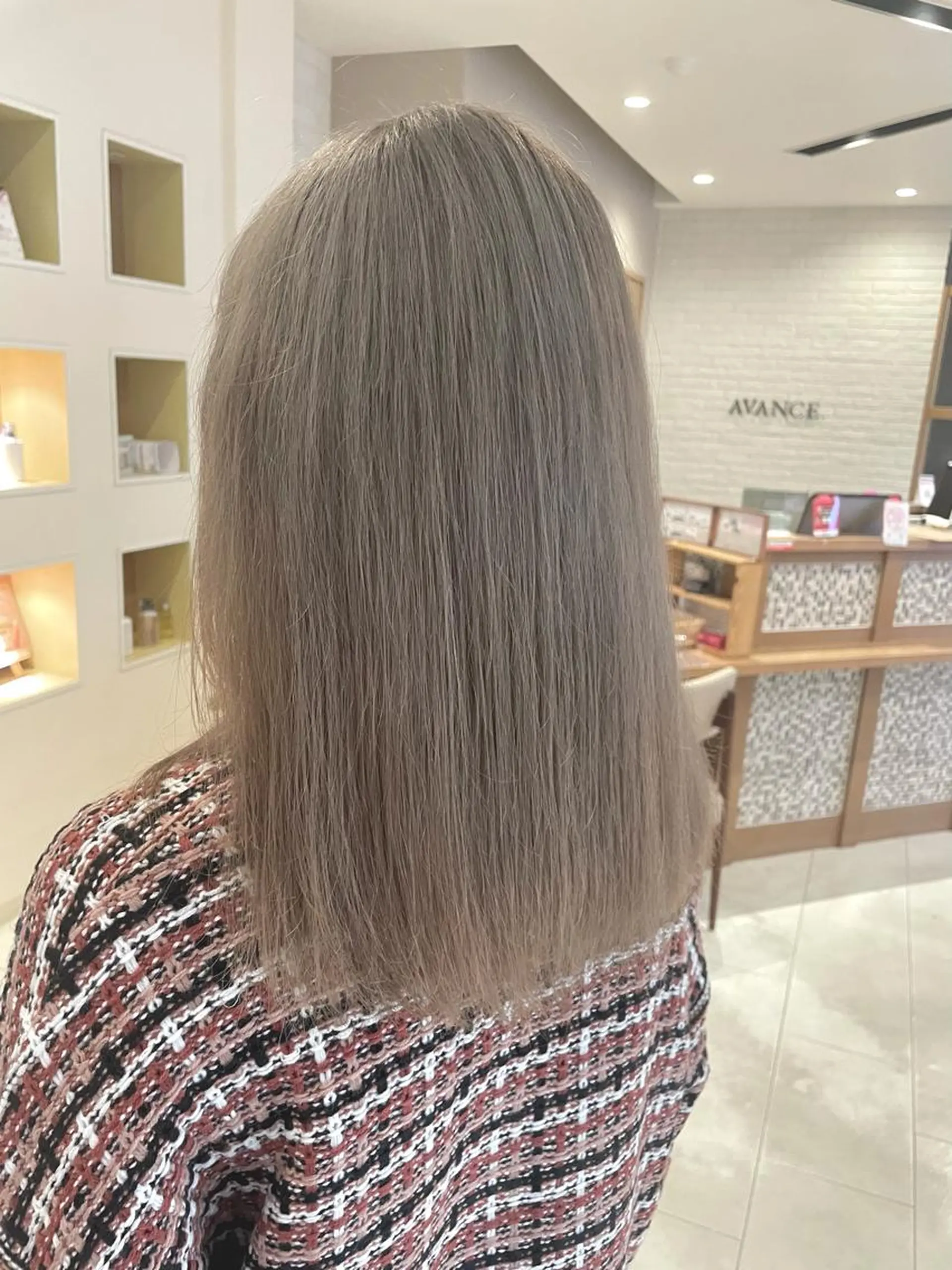 カラー ベージュカラー ハイトーンカラー ハイトーンベージュ カット ヘアカラー トリートメント レイヤー/くびれ/ 縮毛/チェレ金剛のヘアスタイル