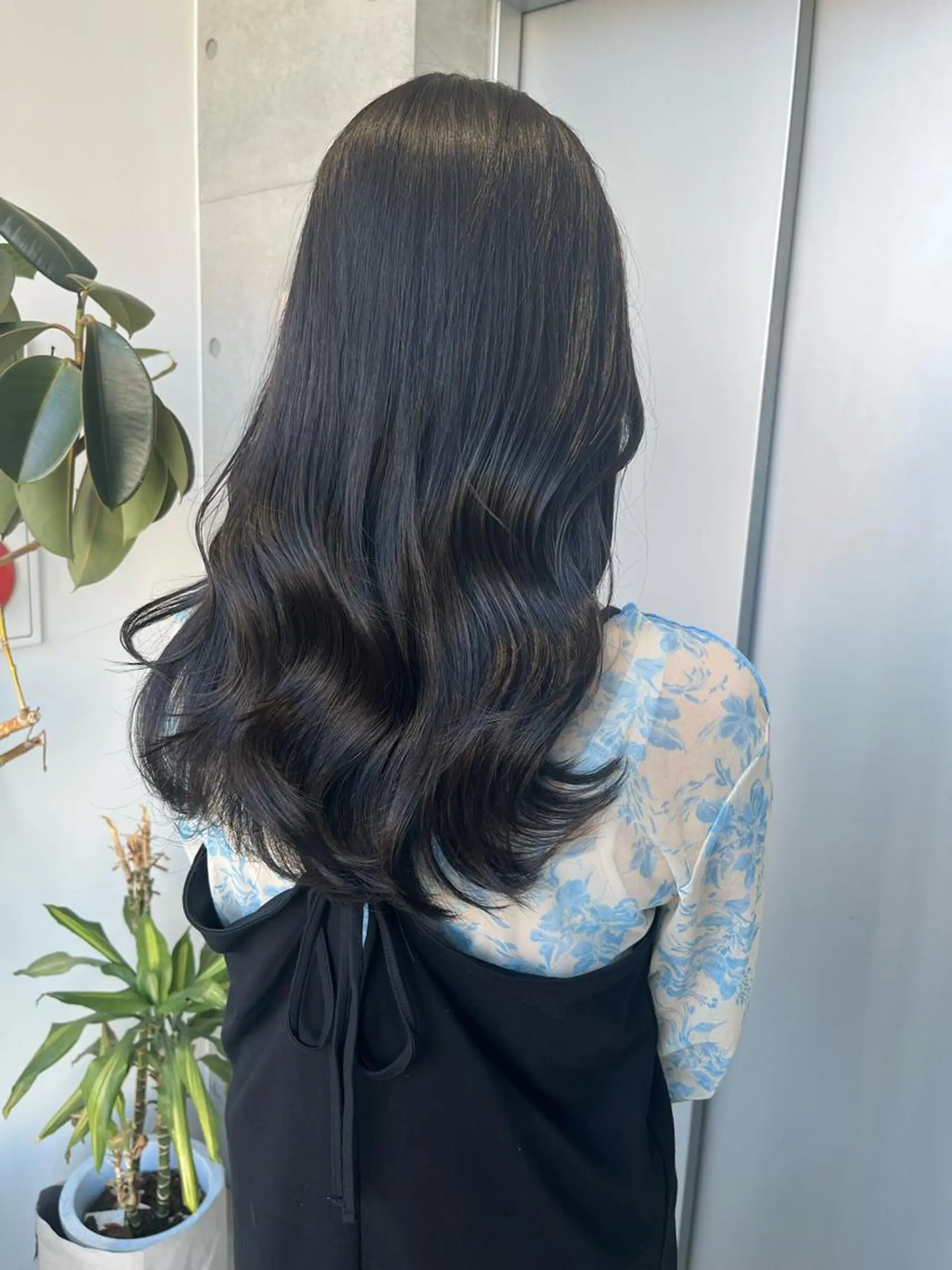 ロング カラー パーマ ヘアアレンジ ヘアカラー トリートメント 透明感/オリーブ/ グレージュ/YUKAのヘアスタイル