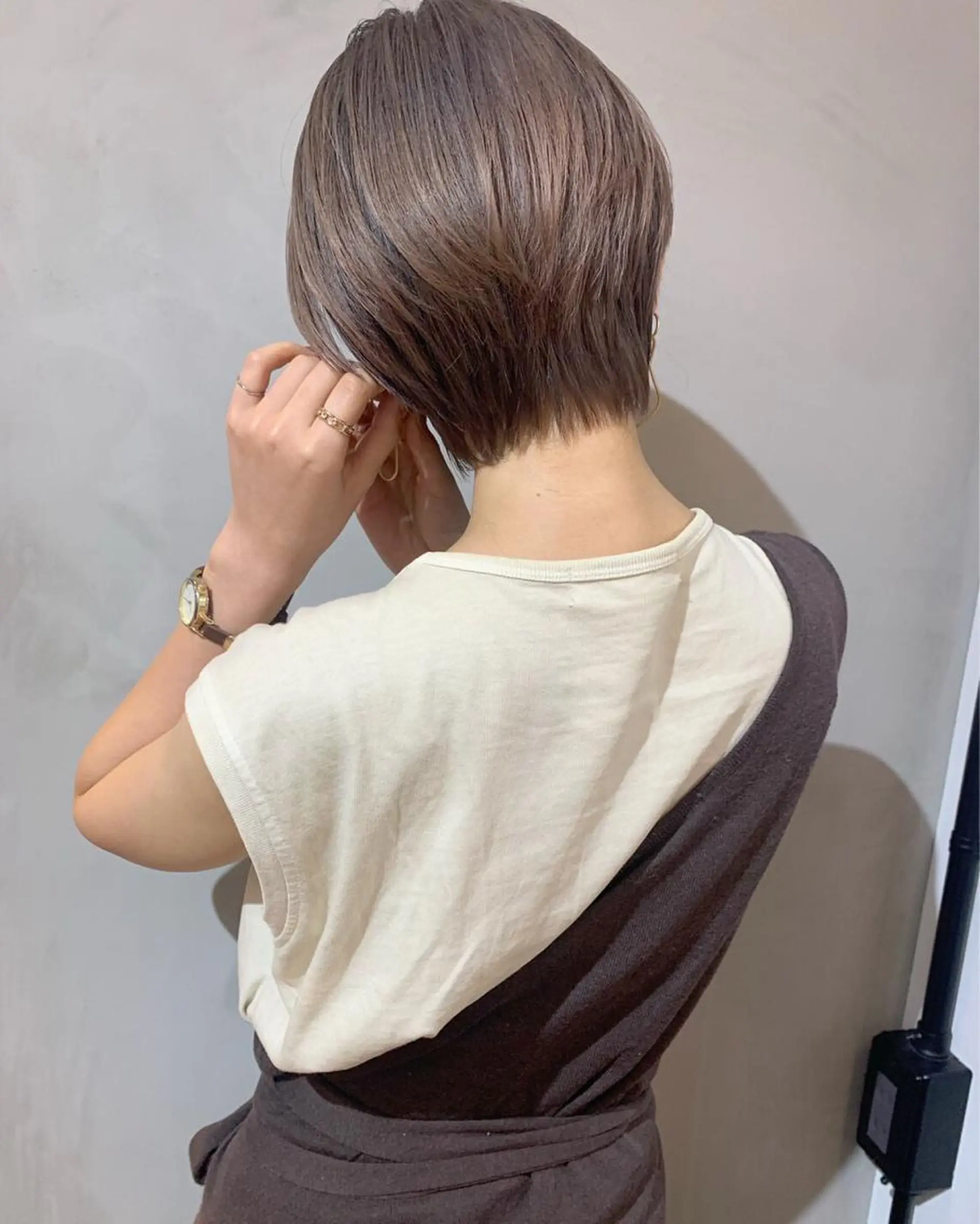 ショート カラー ニュアンスパーマ／ レイヤー／茶屋町のヘアスタイル