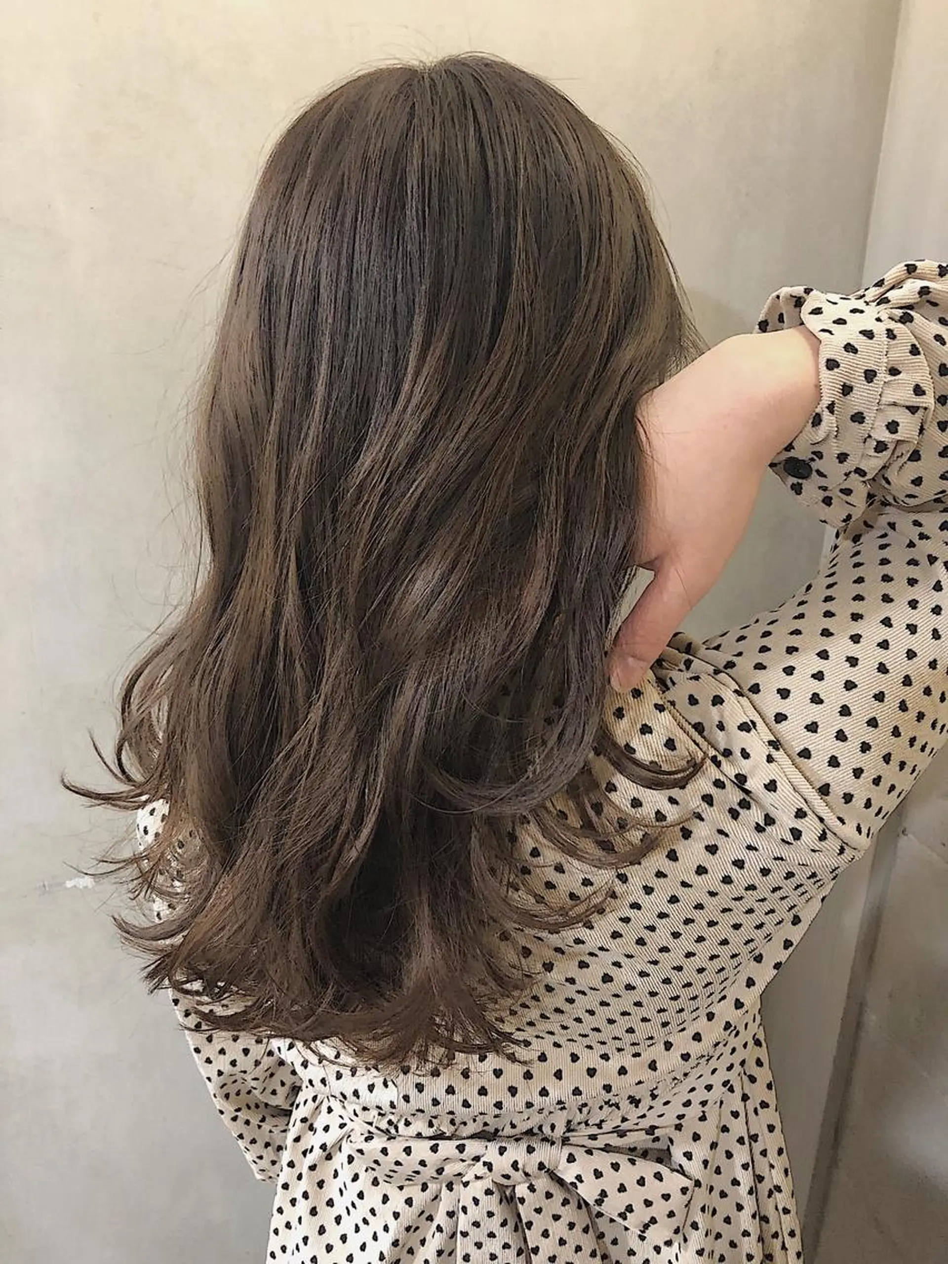 ミディアム カラー アッシュ ベージュカラー カット ヘアカラー KAIBORI ASUKAのヘアスタイル