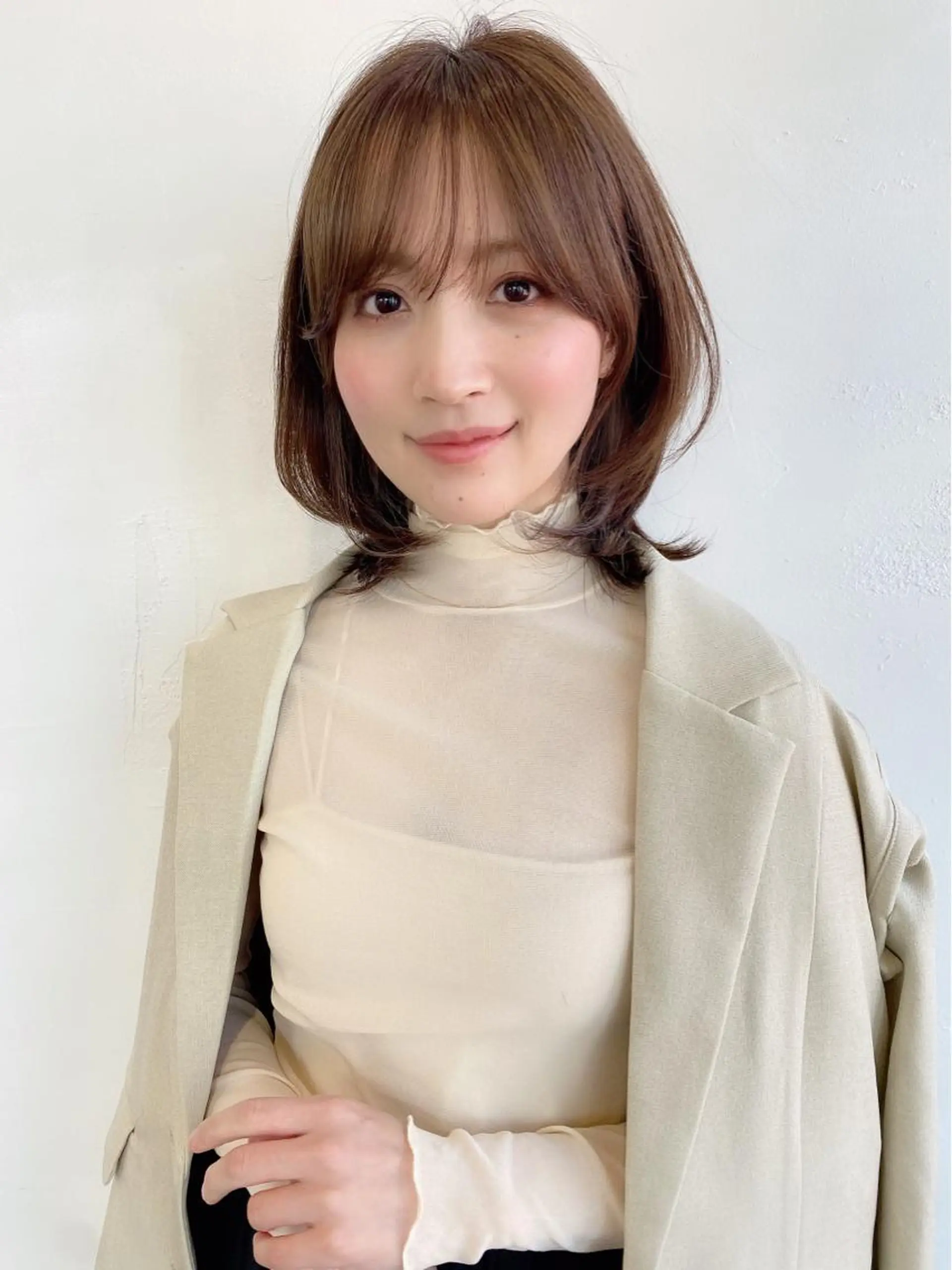 ミディアム レイヤーカット 小顔カット 鎌倉 彩のヘアスタイル