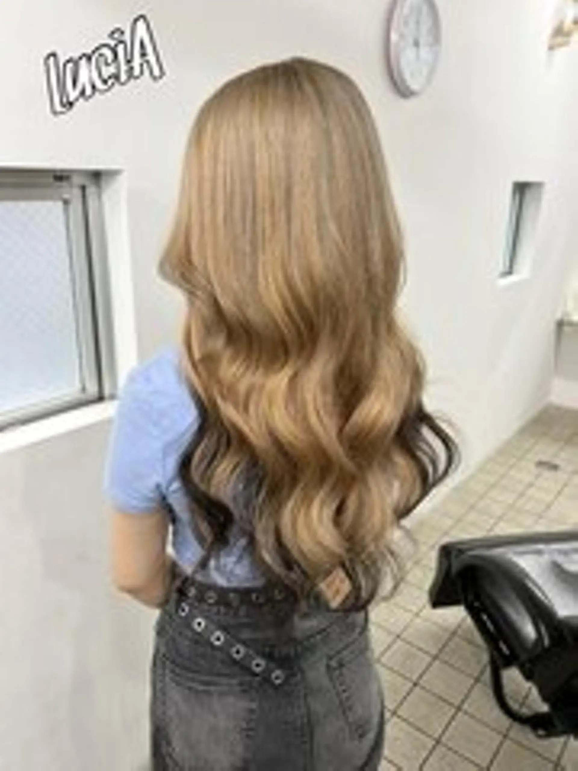 ロング ヘアアレンジ カラー シールエクステ 黒髪 ブリーチ デザインカラー ダブルカラー LuciAエクステ カラー3000セラのヘアスタイル